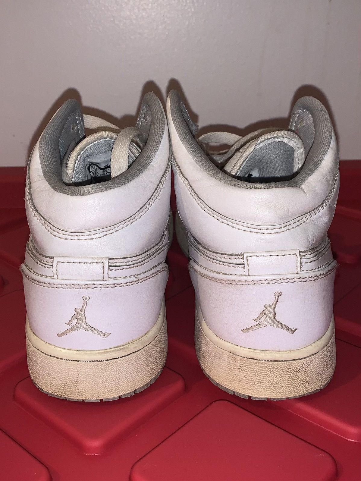 Jordan Brand Vintage Y2K Air Jordan 1 Retro Mid White Wolf Grey Sneakers Size US 6 / EU 39 - 5 Thumbnail