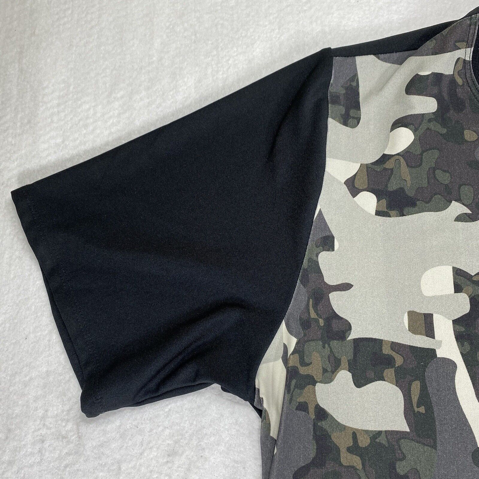 Oakley Oakley Sunglasses Medium Camouflage Gray Black T Shirt Size US M / EU 48-50 / 2 - 6 Thumbnail