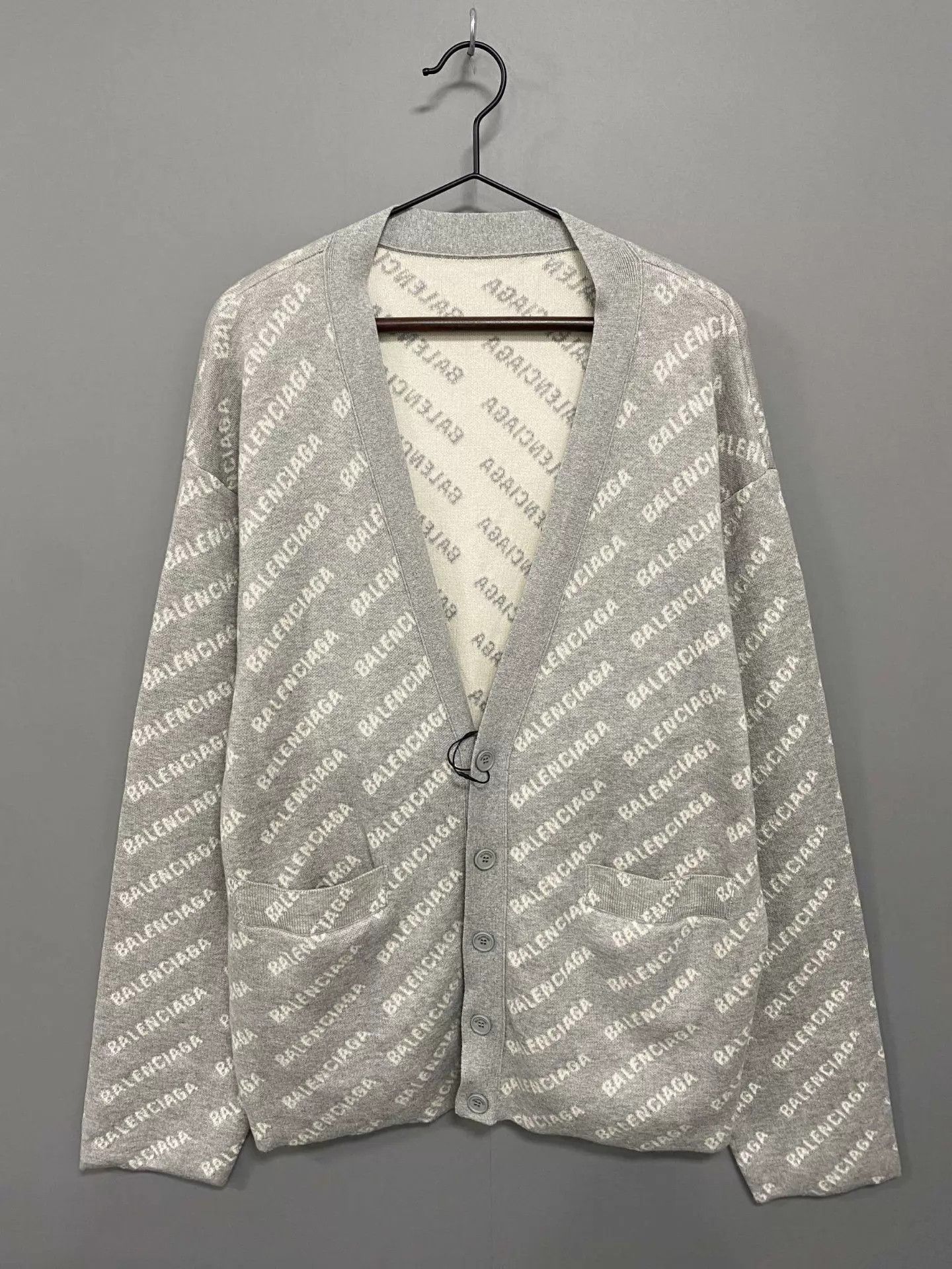 Balenciaga Balenciaga gray & white all over print cardy size 2 Size US M / EU 48-50 / 2 - 1 Thumbnail