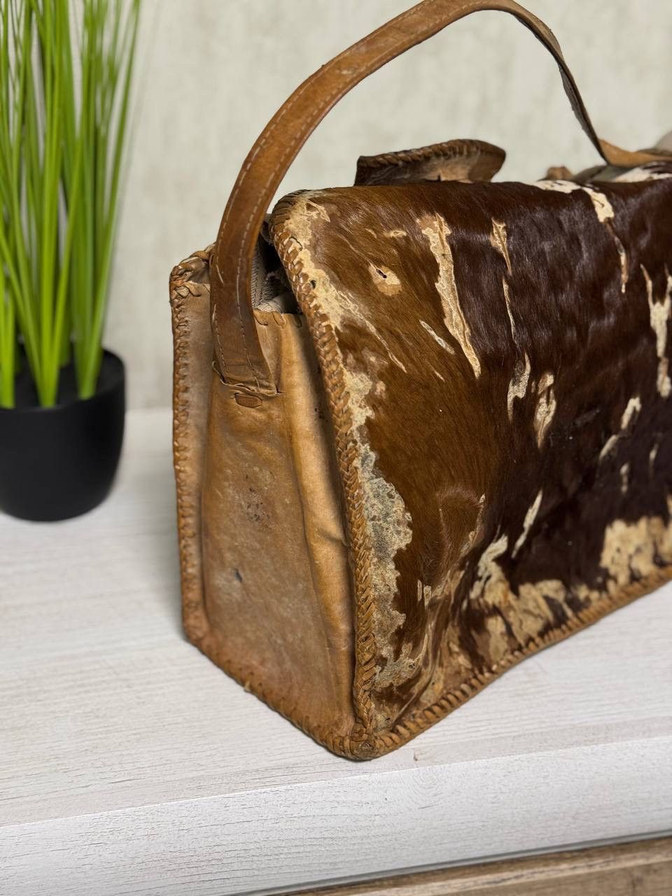 Le Grande Bleu (L.G.B.) Vintage Western Cow Print Hair-On Leather Handbag Size ONE SIZE - 5 Thumbnail