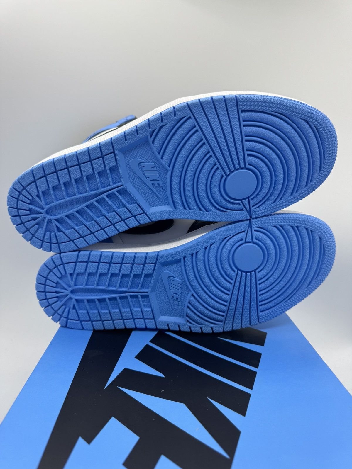 Nike Nike Air Jordan 1 Retro High OG UNC Toe University Blue Size US 8 / EU 41 - 6 Thumbnail