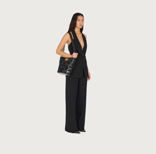 Salvatore Ferragamo o1s1rm0724 Size: OS / Leather Shoulder Bag in Black Size ONE SIZE - 4 Thumbnail