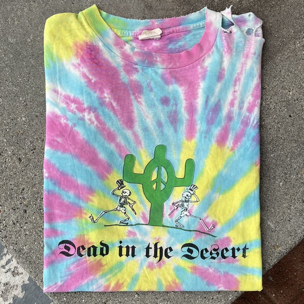 Band Tees × Grateful Dead × Vintage Vintage 92’ Grateful Dead ‘Dead In The Desert’ Band Tee Sz L Size US L / EU 52-54 / 3 - 1 Thumbnail