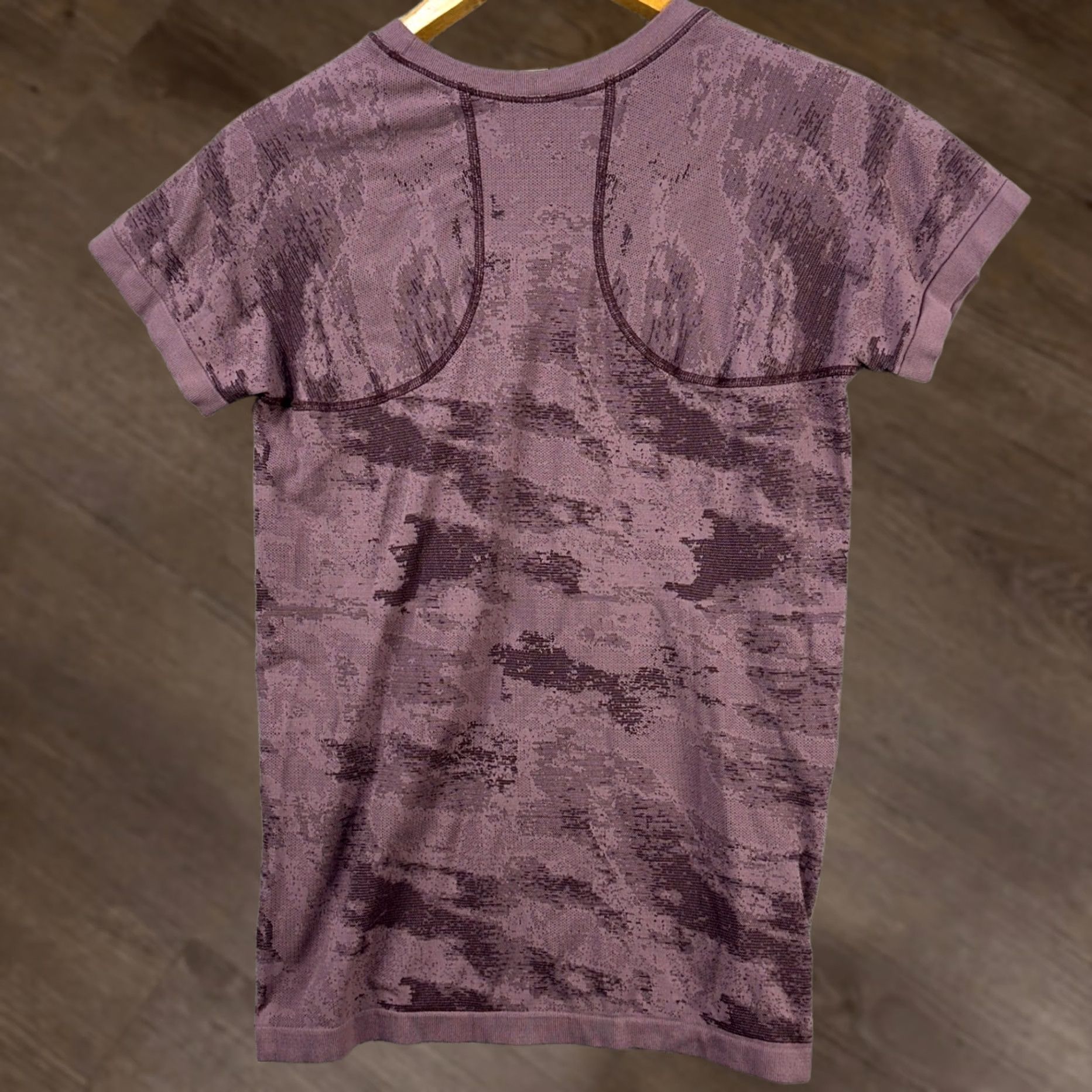 Athleta Athleta T-Shirt Women Large Purple Camo Short Sleeve Crewneck Outdoor Hiking Tee Shirt Size L / US 10 / IT 46 - 1 Thumbnail