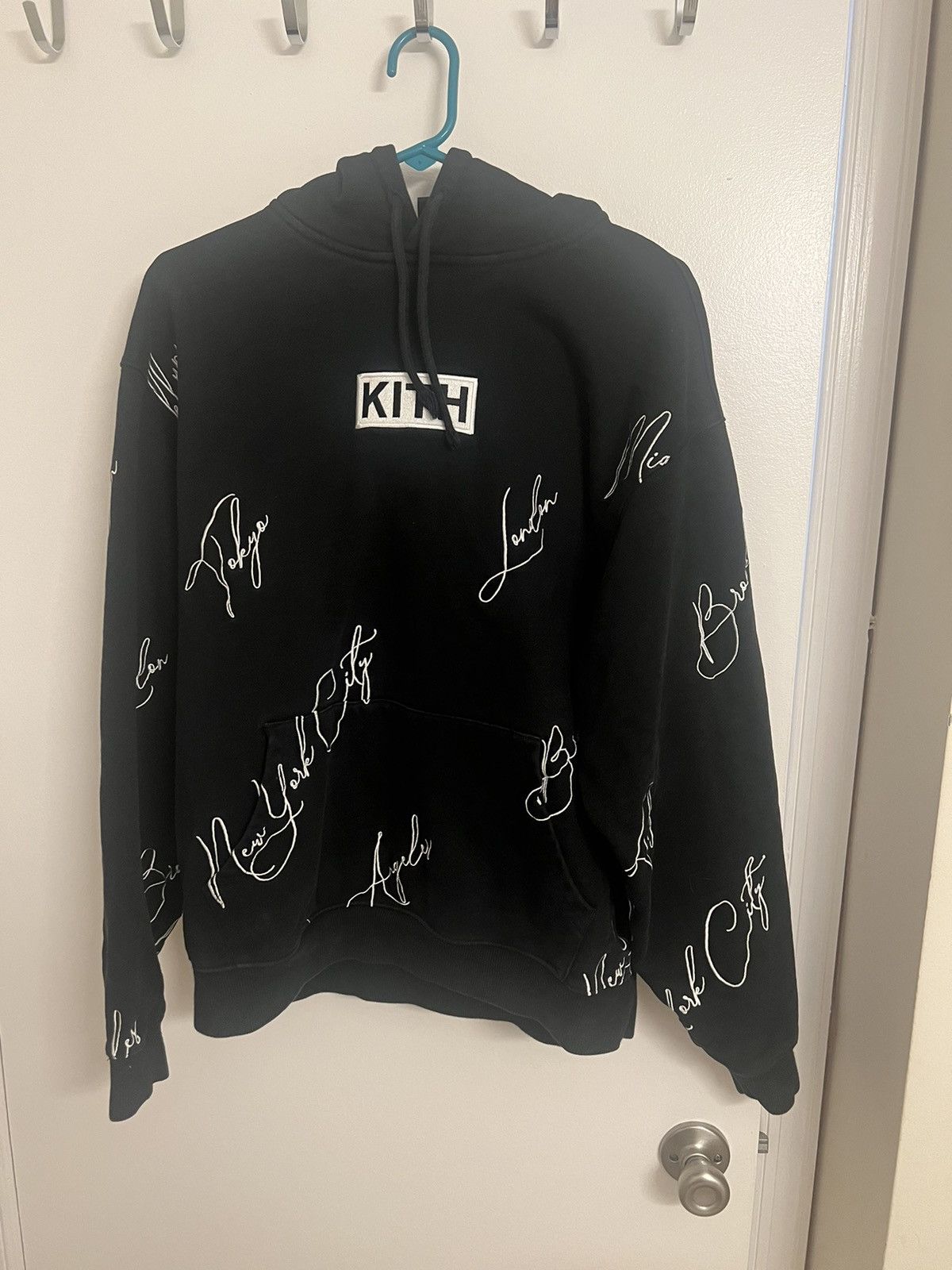 Kith Men kith city script hoodie size Large | Grailed