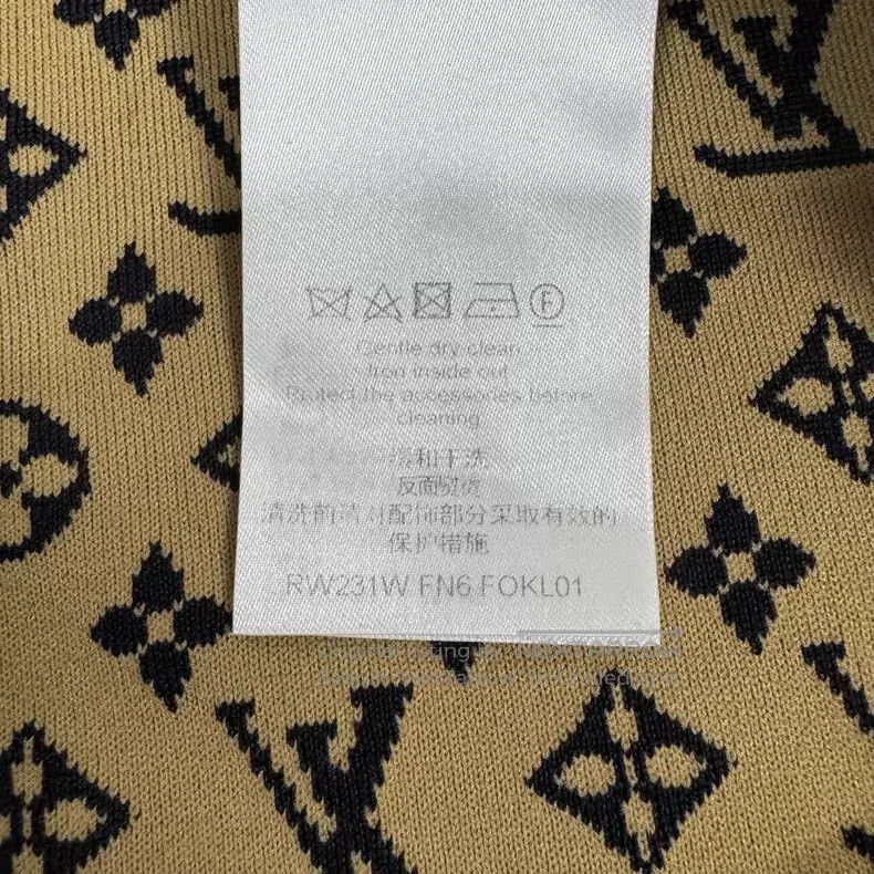 Louis Vuitton Louis Vuitton Full-printed Logo cuff leather label knittin Size US M / EU 48-50 / 2 - 6 Thumbnail