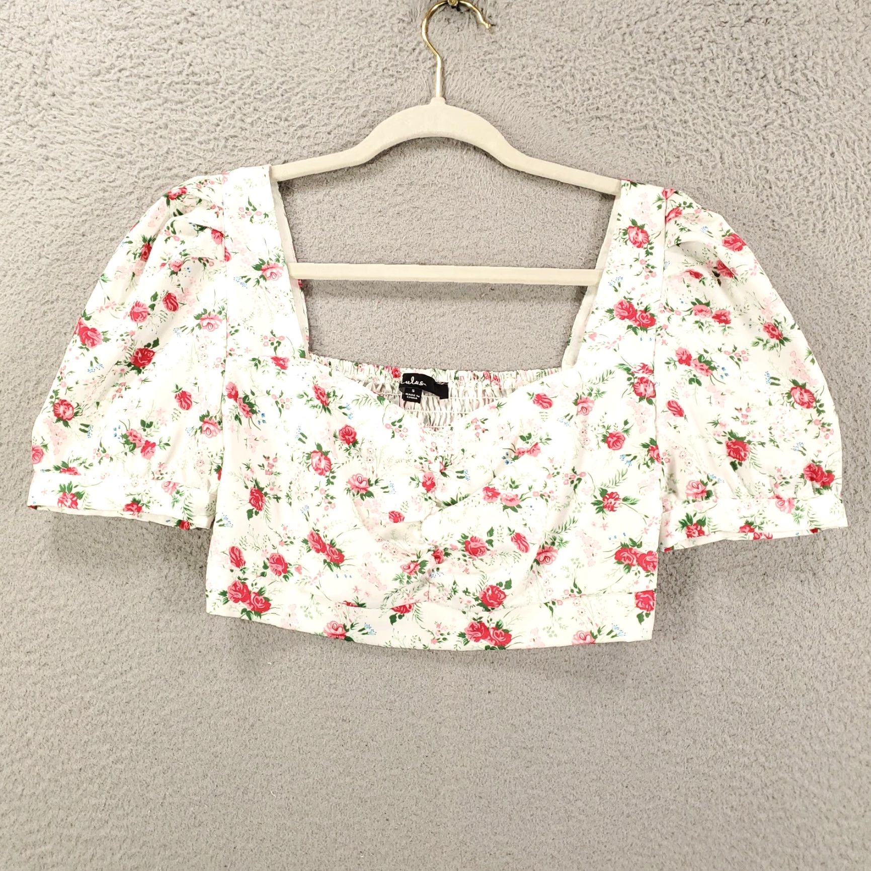 Lulus Lulus Crop Top Womens Small White Red Roses Puff Sleeve Smocked Cute Factor Size S / US 4 / IT 40 - 2 Thumbnail