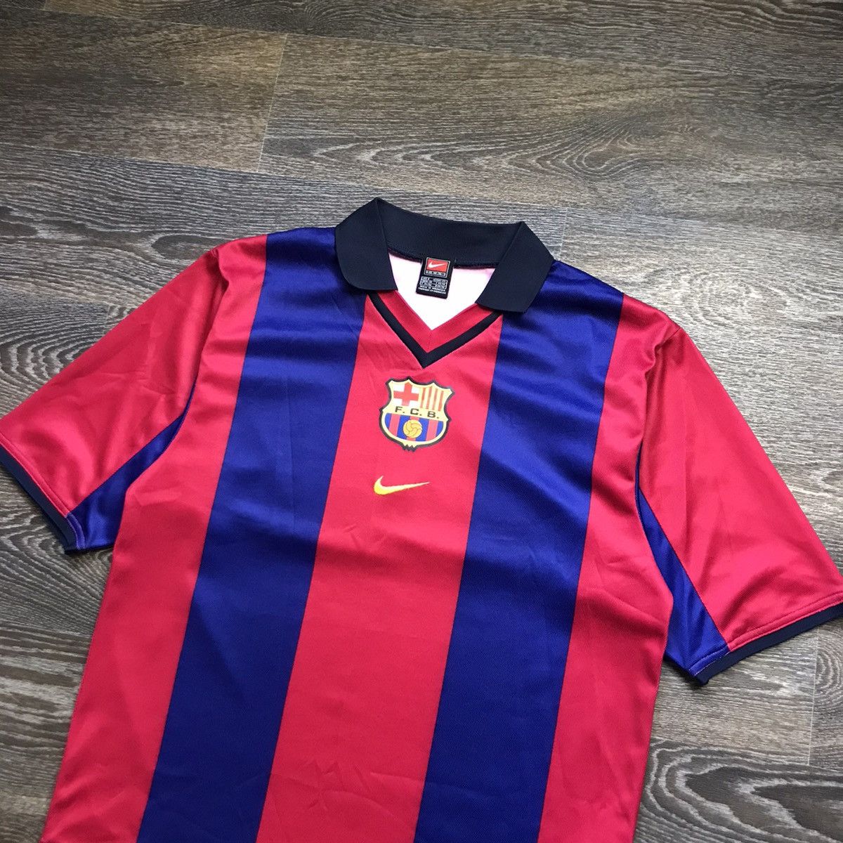 Nike × Vintage Nike Barcelona 2001/2002 Soccer Jersey Away Football Shirt Size US S / EU 44-46 / 1 - 3 Thumbnail