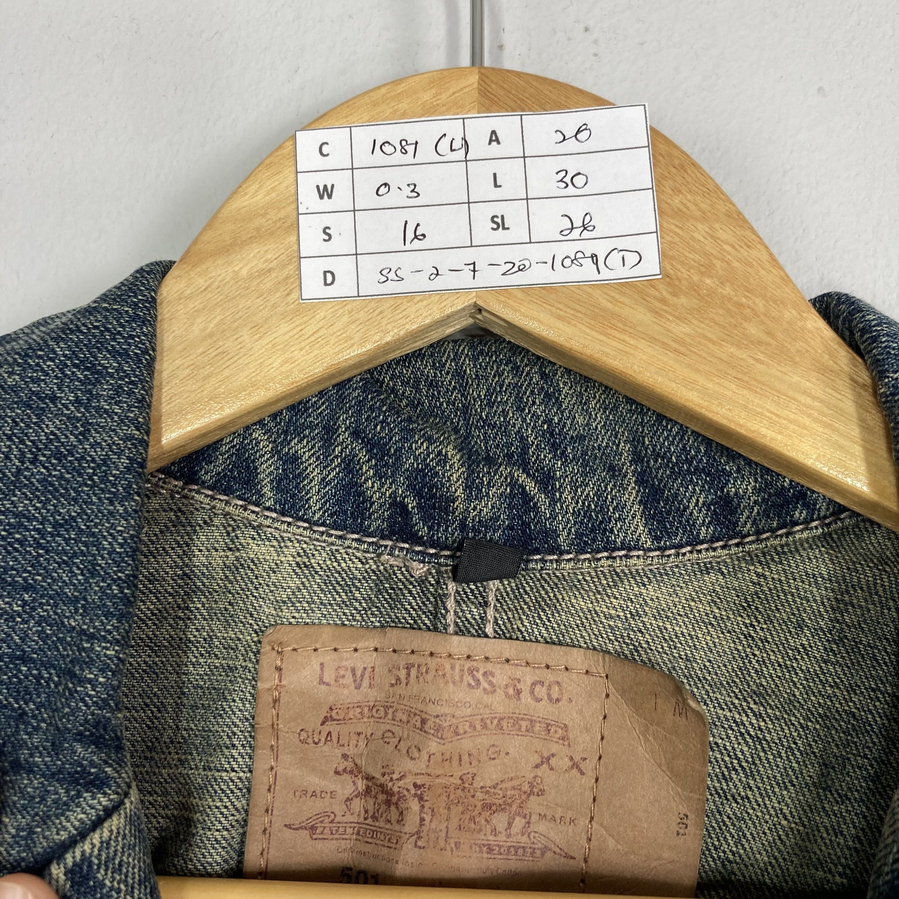 Vintage Vintage LEVIS LVC Denim Chore Jacket Button Levis Workwear Size US L / EU 52-54 / 3 - 5 Thumbnail