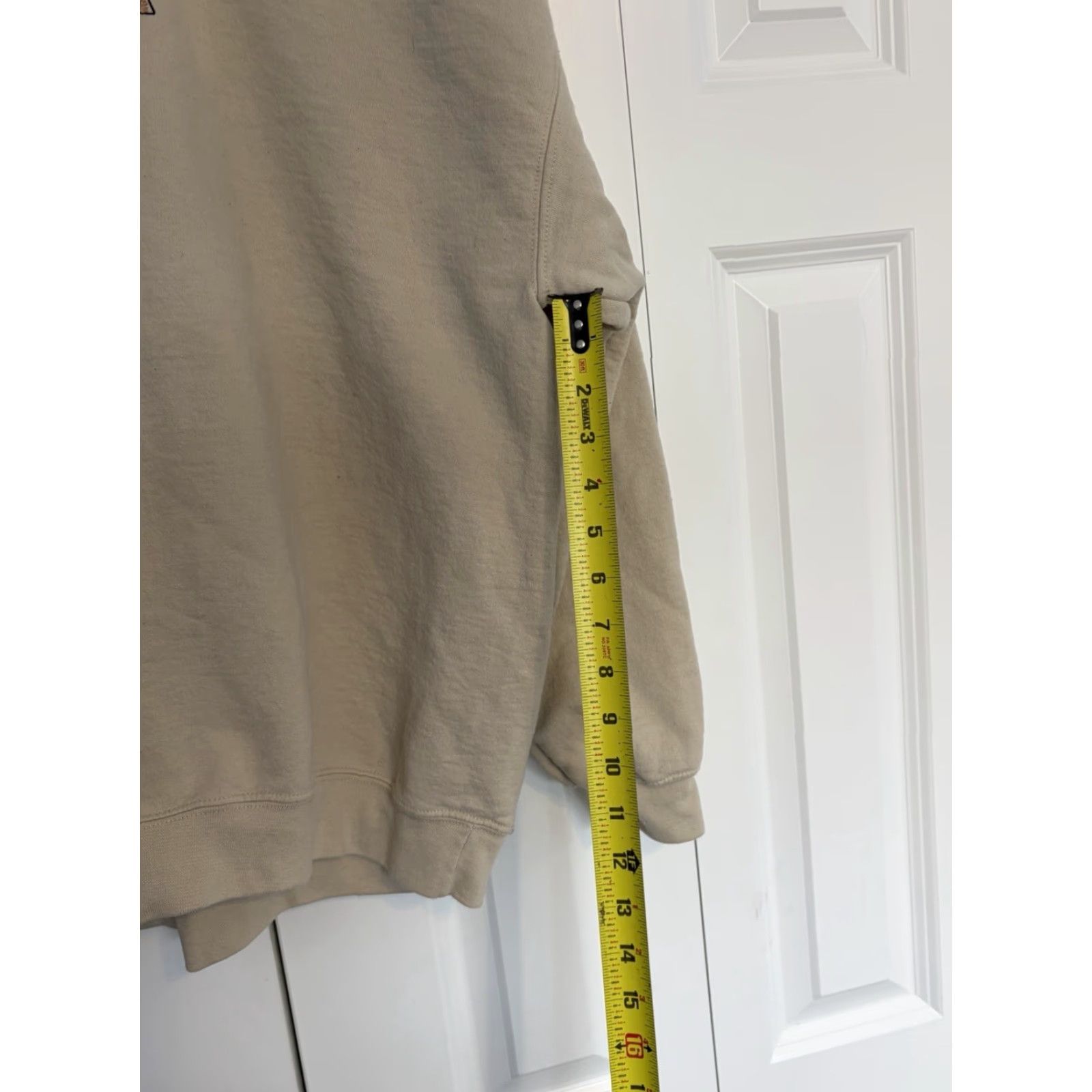 Gildan VINTAGE Gildan Sweatshirt Beige Giraffe Crewneck XL Unisex Adults Long Sleeve Crew Neck Nature 90s Animals Sports Pullover Size US XL / EU 56 / 4 - 4 Thumbnail