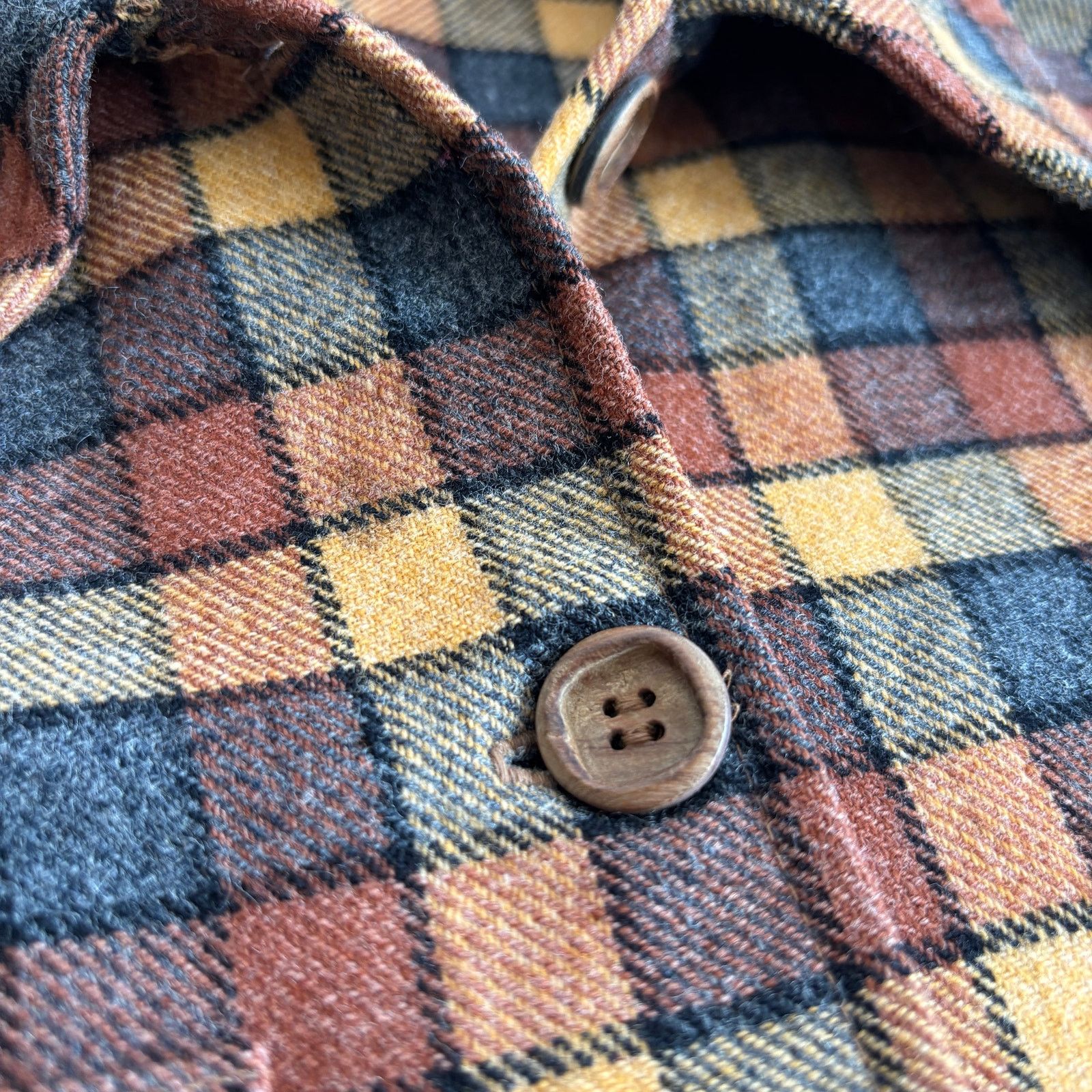 Vintage Vintage 60s 70s Wool Plaid Flannel Shirt Blouse Wood Buttons Size US M / EU 48-50 / 2 - 4 Thumbnail