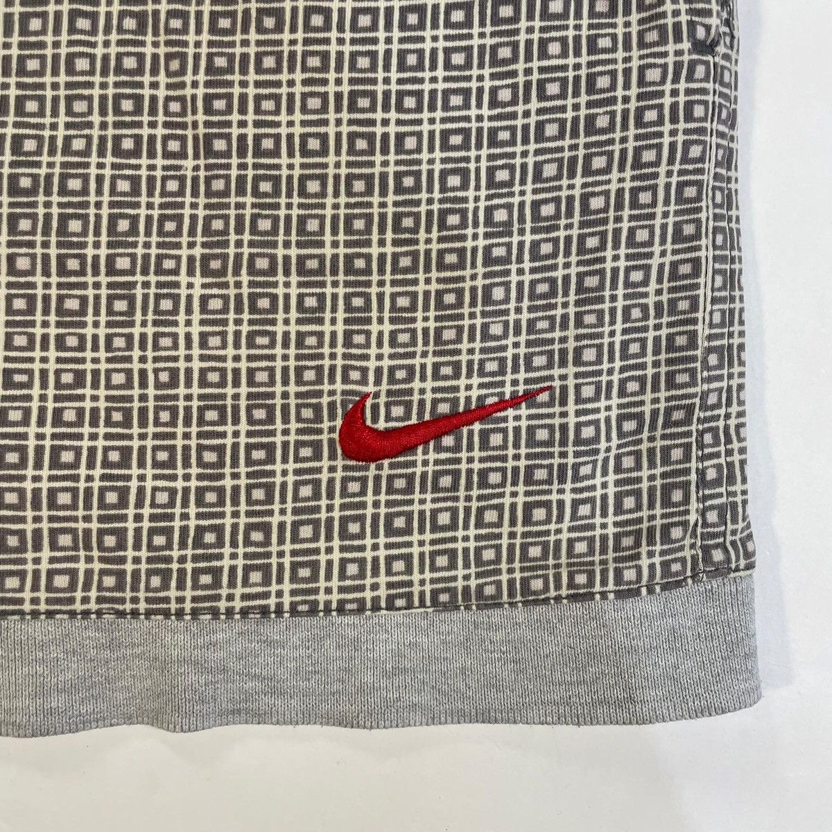 Nike Nike grey and white vintage shorts 90s Size US 36 / EU 52 - 2 Thumbnail