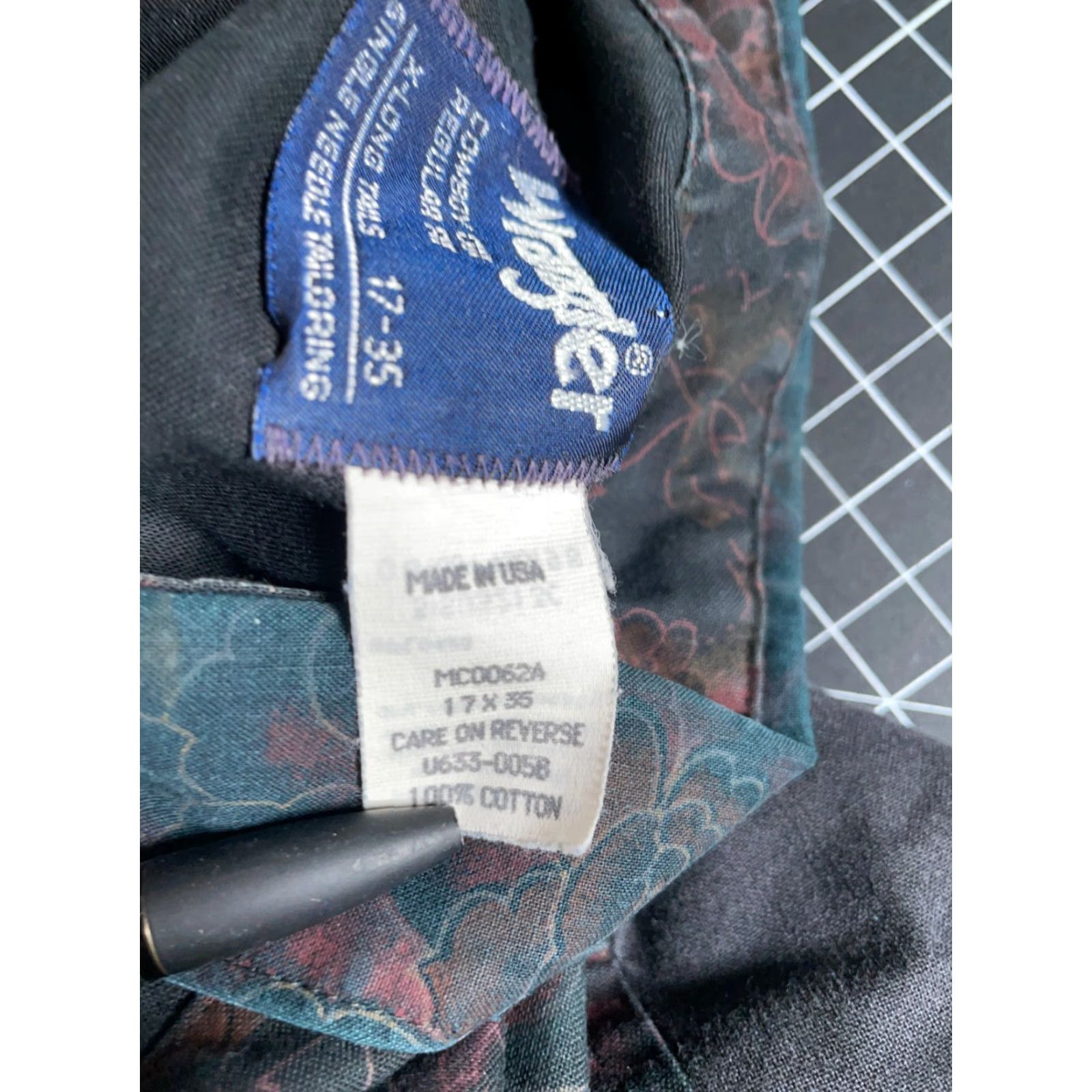 Wrangler VINTAGE Wrangler Cowboy Cut Shirt Men XL Black Floral 90s Western USA Made Cotton Twill Button-Down 17-35 (Adult) Mens Size US XL / EU 56 / 4 - 4 Thumbnail