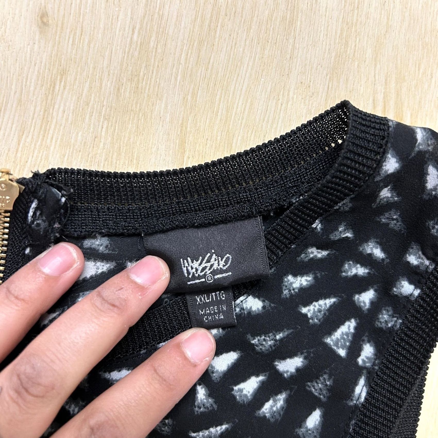 Mossimo Mossimo Tank Top Womens XXL Black Geometric Zip Back Sleeveless Blouse Size XXL / US 16-18 / IT 52-54 - 3 Thumbnail