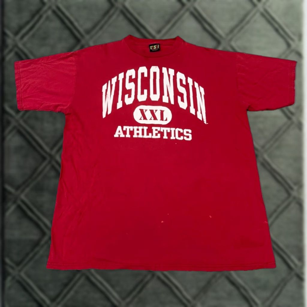 NCAA VINTAGE 90s University Of Wisconsin Badgers Athletics Tsi T-Shirt Red 2XL Mens Size US XXL / EU 58 / 5 - 1 Thumbnail