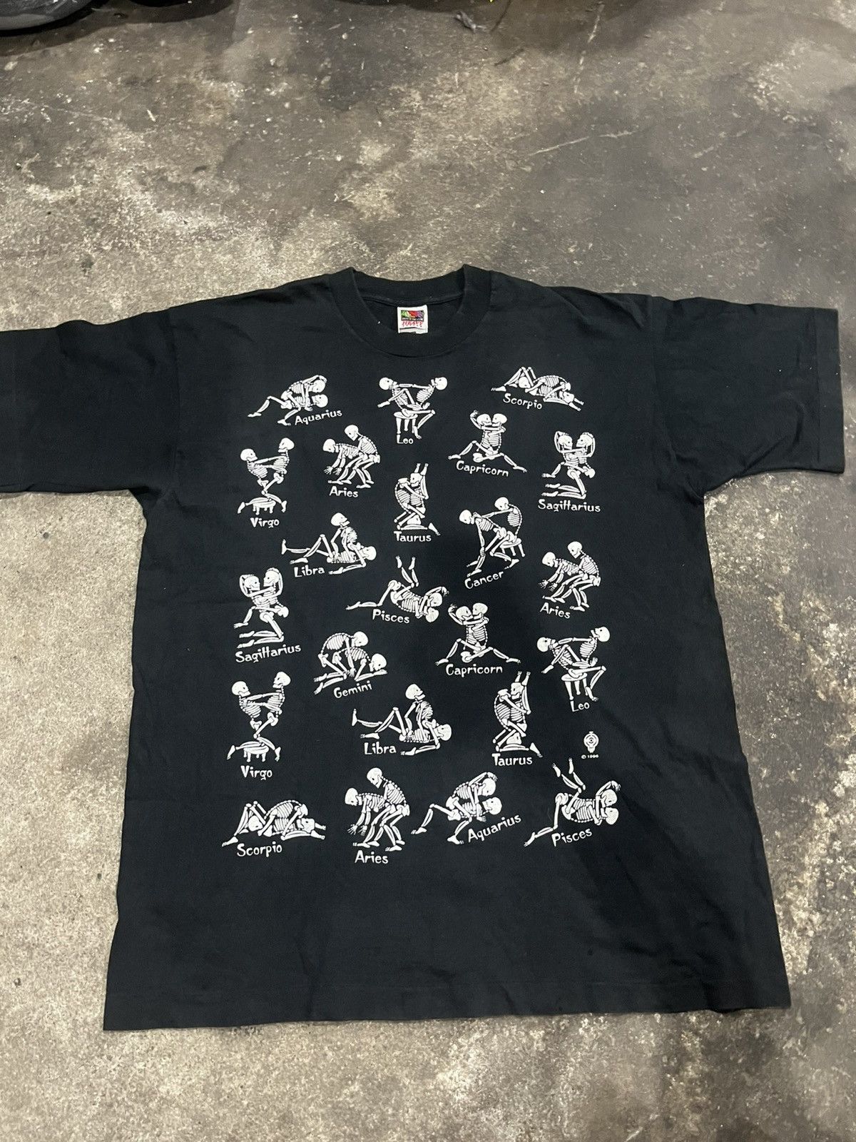 Vintage Rare vintage fashion zodiac 1996 skeleton sex t-shirt Size US XL / EU 56 / 4 - 1 Thumbnail