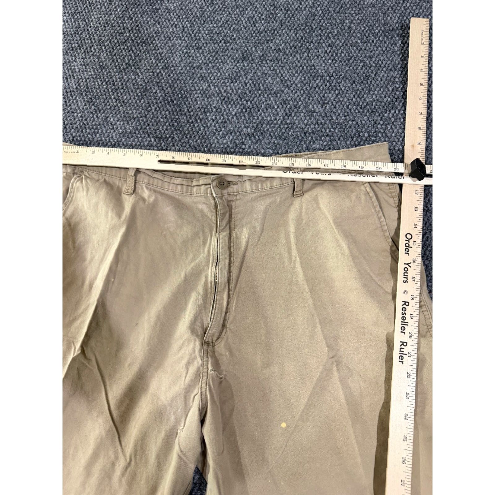 Wrangler Wrangler cargo shorts mens 42 beige khaki relaxed fit outdoor hiking Casual Cargo Pocket 10in inseam Mens Beige Summer Spring 42 Regular Cotton Size US 42 / EU 58 - 3 Thumbnail