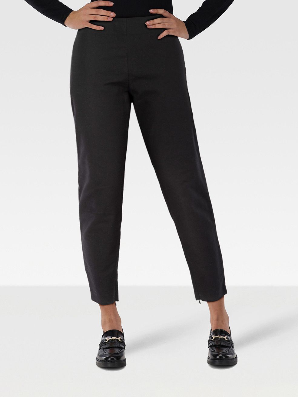 Valentino Red Valentino Black Tapered Trousers Size 28" / US 6 / IT 42 - 1 Thumbnail