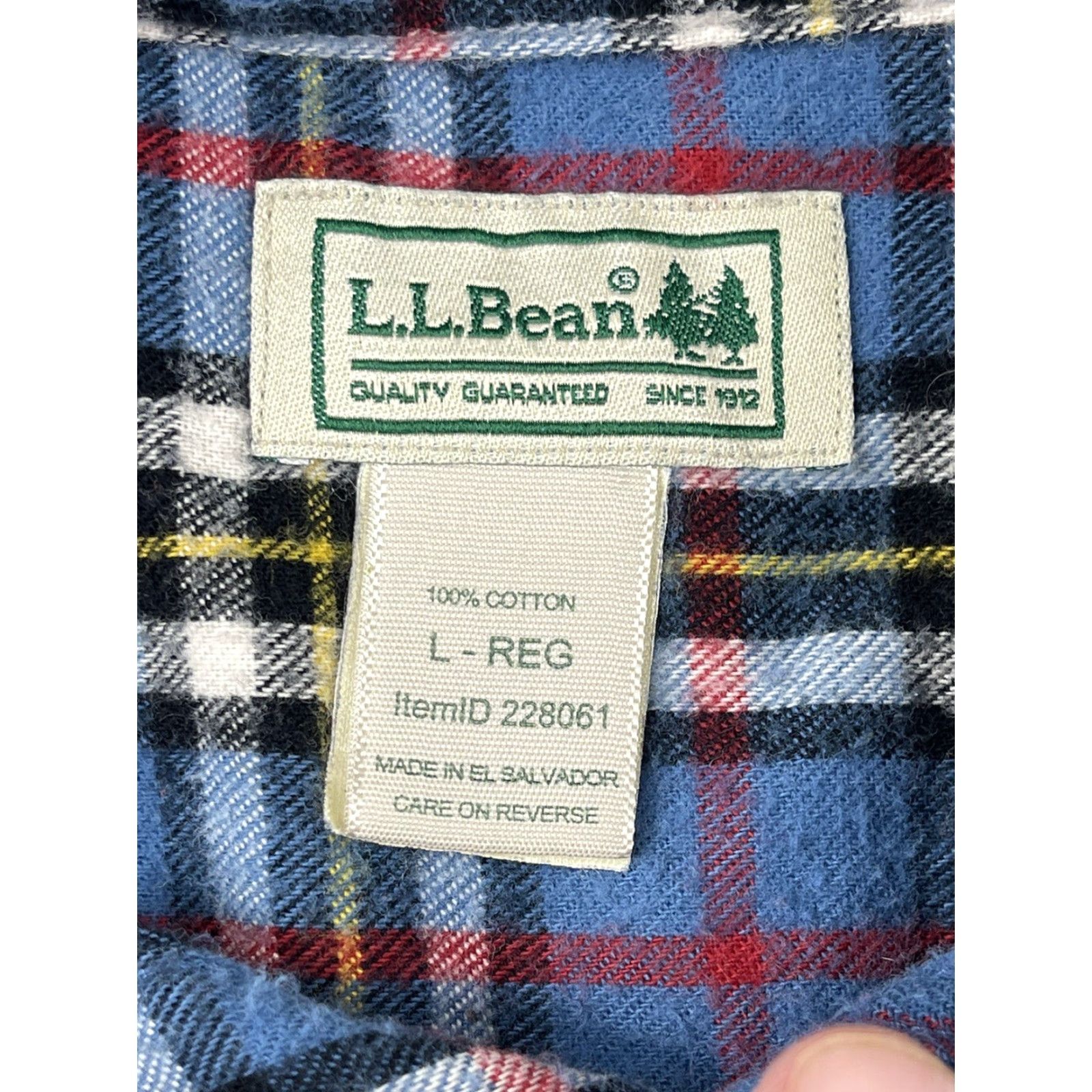 Vintage VINTAGE L.L.Bean Button-Up Shirt Men L Flannel Blue Plaid Checkered Tartan Classic Casual Workwear Long Sleeve Button-Down Size US L / EU 52-54 / 3 - 2 Thumbnail