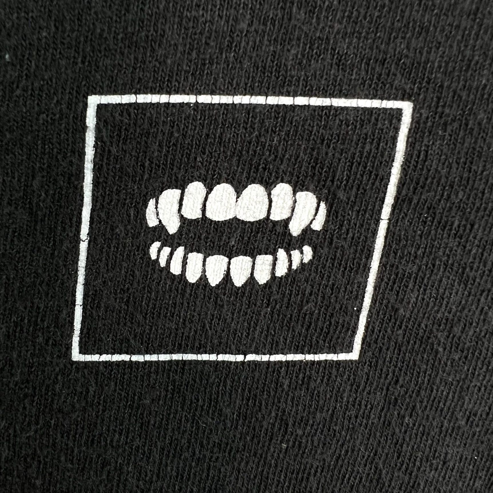 Vintage VINTAGE Chomp Surf T-Shirt Womens L Black Long Sleeve Size L / US 10 / IT 46 - 4 Thumbnail