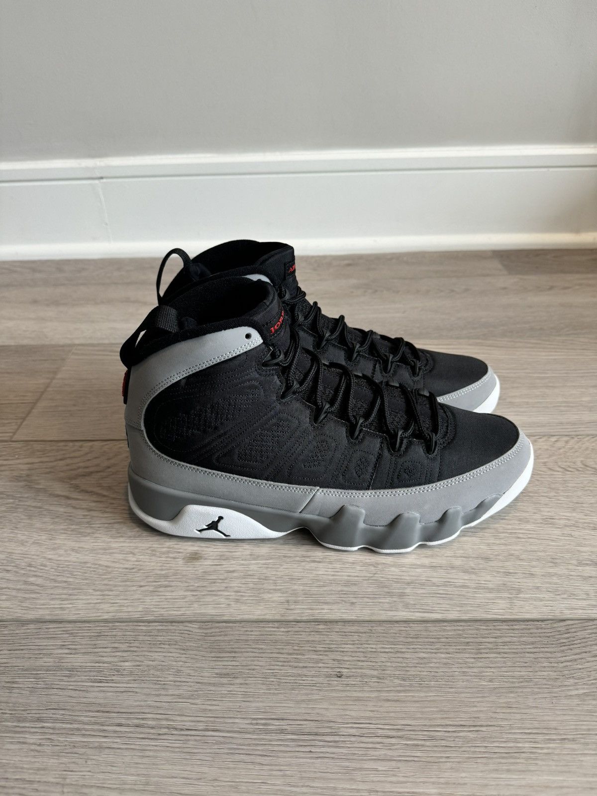 Jordan Brand × Nike Air Jordan 9 ‘Particle Grey’ Size US 10 / EU 43 - 7 Thumbnail