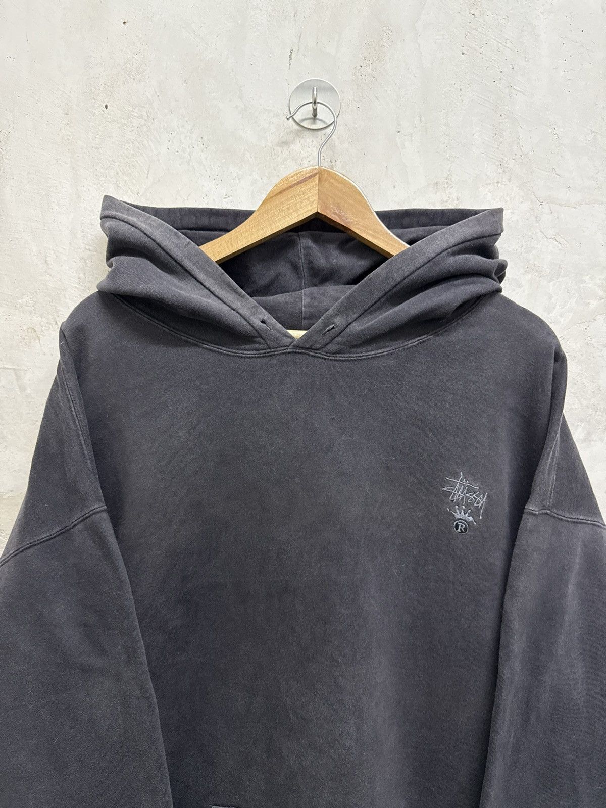 Stussy Vintage 90s Stussy Crown Embroidered Logo Sun Faded Hoodie Size US XXL / EU 58 / 5 - 2 Thumbnail