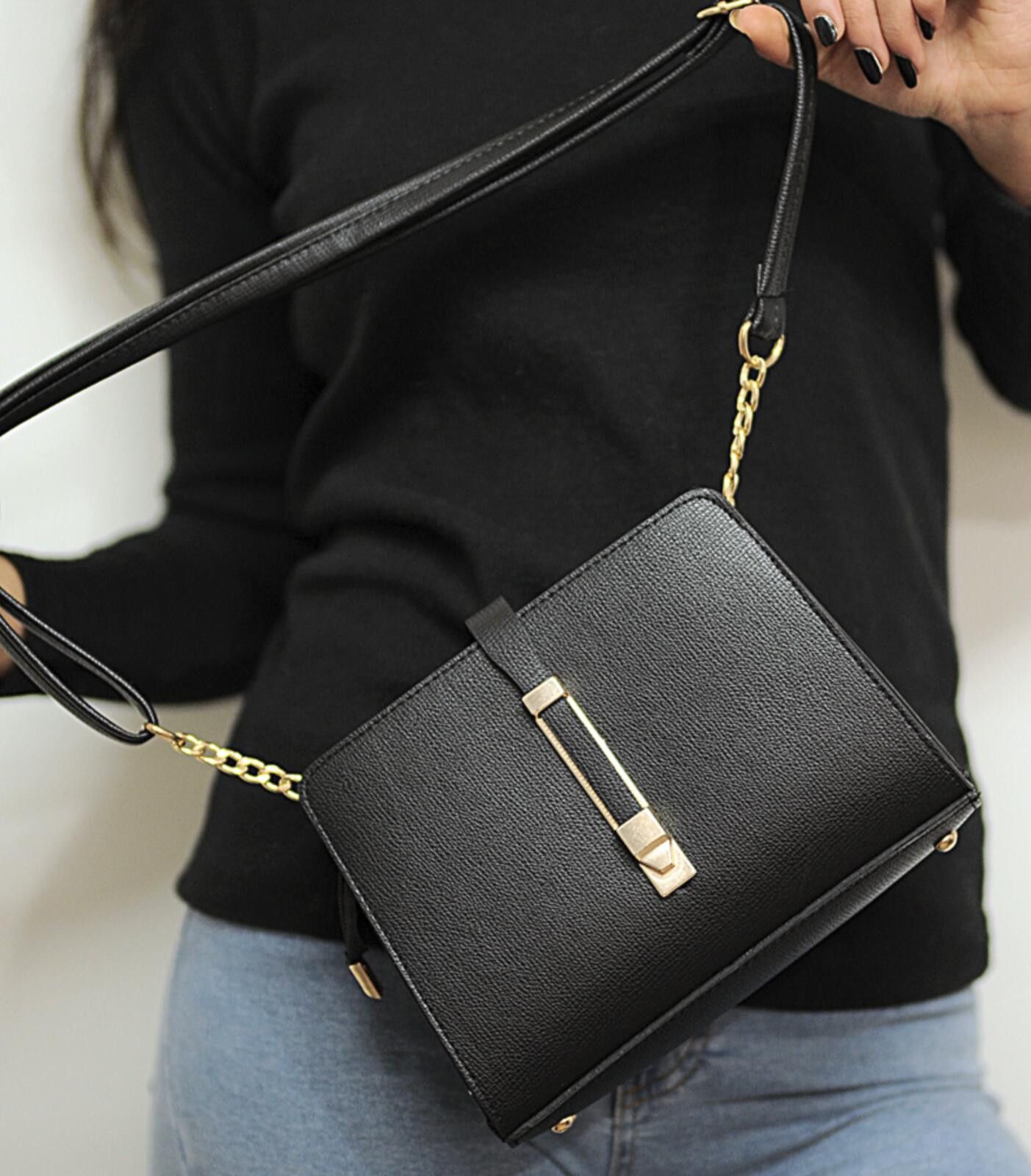 The Unbranded Brand Elegant Black Faux Leather Crossbody Bag with Gold Chain Size ONE SIZE - 2 Thumbnail