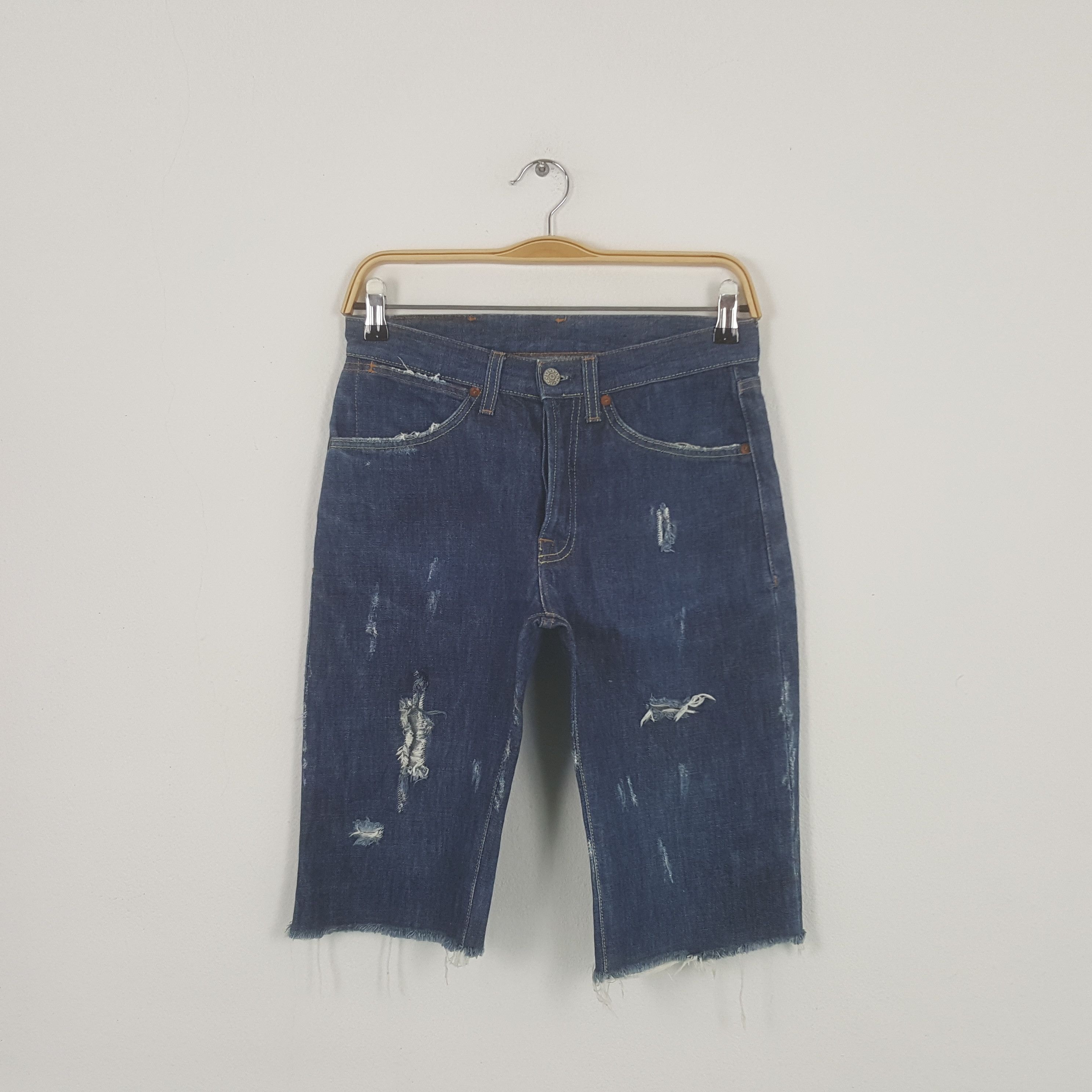 Vintage Vintage Gucci Italian Brand Distressed Shorts Jeans Size US 27 - 1 Thumbnail