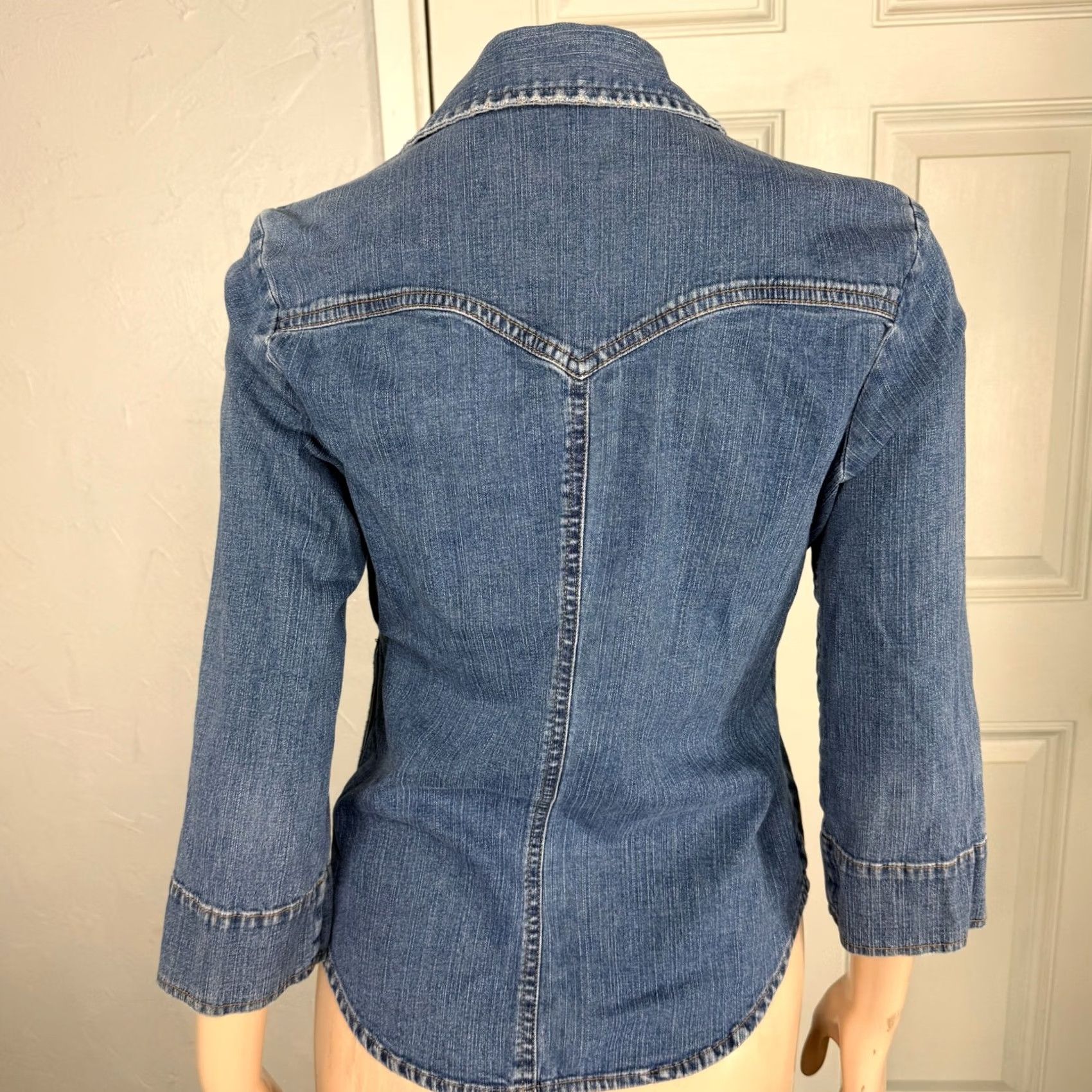 Levi's VINTAGE Levi's Women's Shirt Denim Lace Up Western Cowgirl Cotton Small BB8 Blue Floral Casual 90s Bohemian Size S / US 4 / IT 40 - 4 Thumbnail