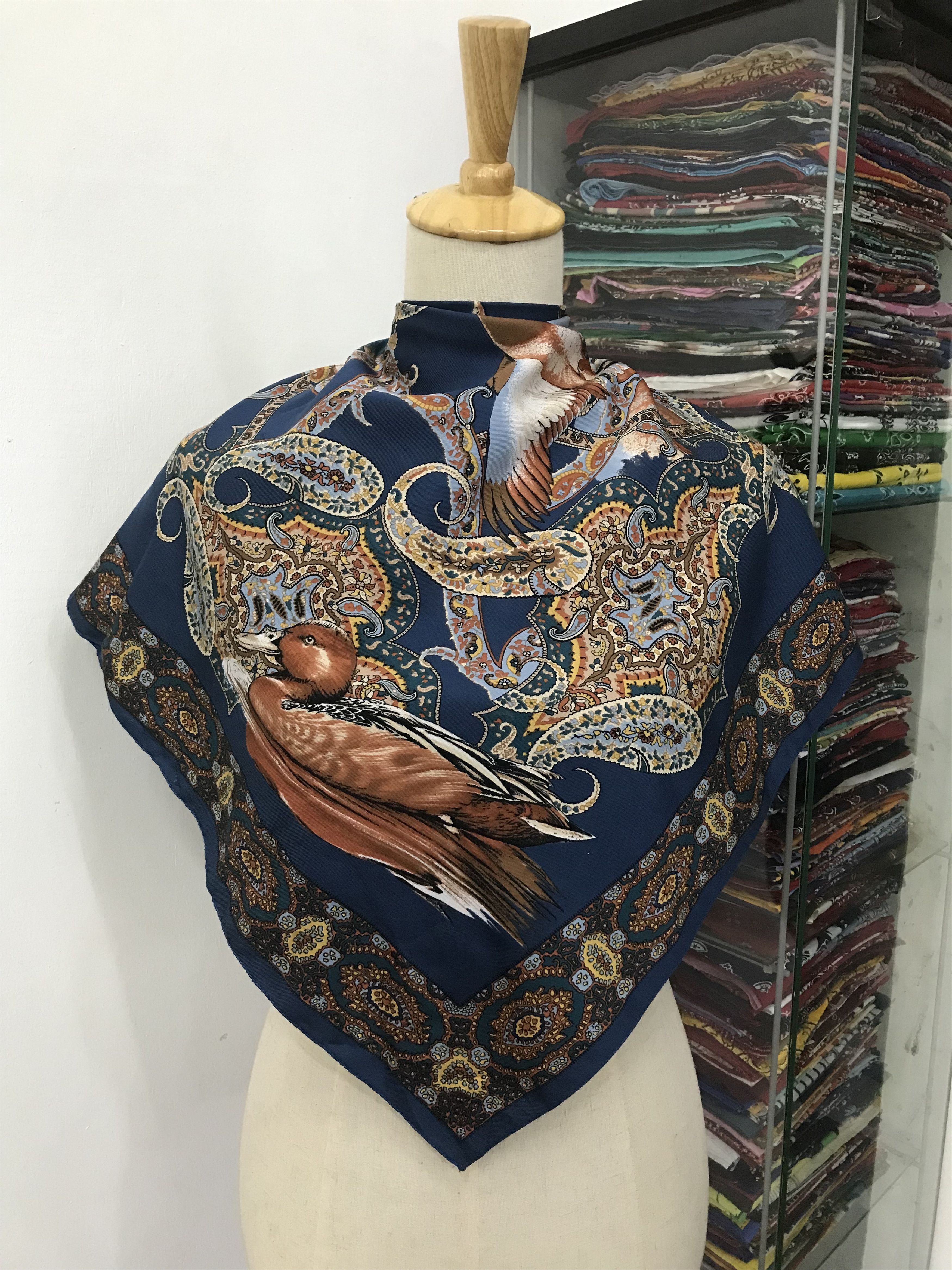 Vintage Vintage Silk Scarf Size ONE SIZE - 1 Thumbnail