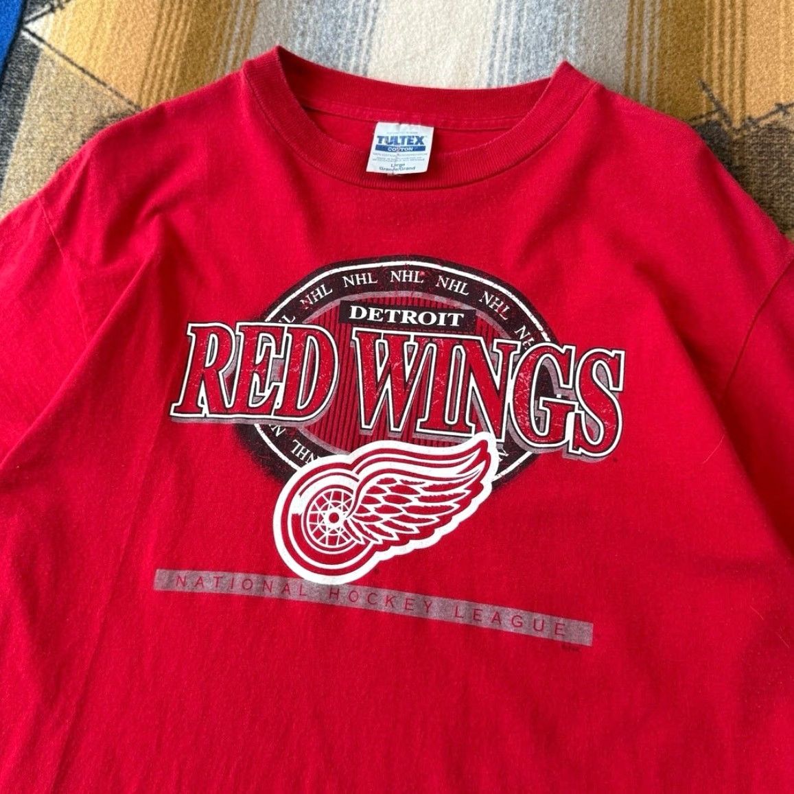 Tultex VINTAGE 90s Detroit Red Wings NHL Hockey T-Shirt Navy? Red Tultex Size L Men Crew Neck Short Sleeve Solid 1990s Sports Shirt Mens Size US L / EU 52-54 / 3 - 2 Thumbnail
