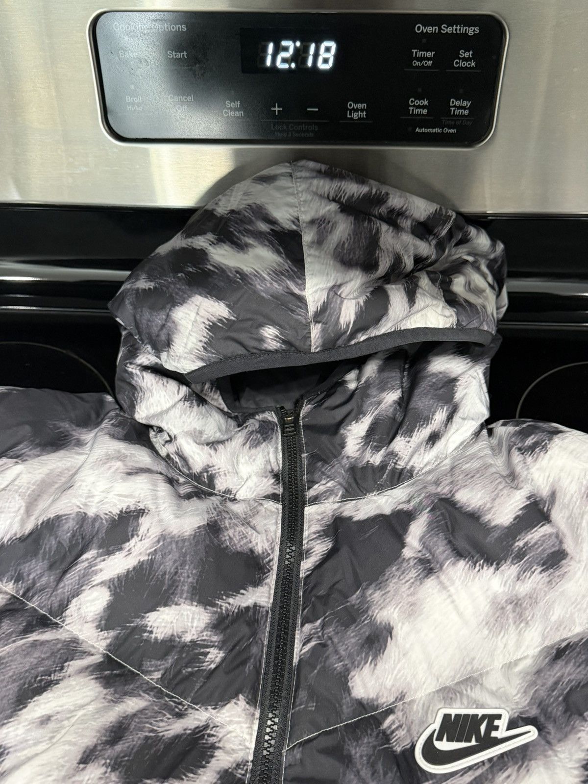 Nike Nike Black Grey Tie Dye Puffer Jacket Hooded Zip Up Size L Size US L / EU 52-54 / 3 - 3 Thumbnail