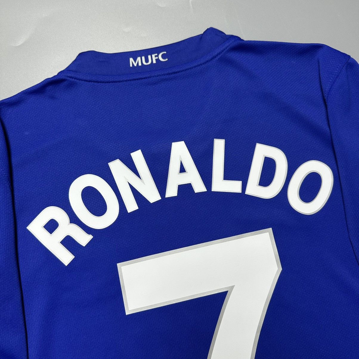 Nike MAN UNITED NIKE 2008/2009 FOOTBALL AWAY JERSEY #7 RONALDO Size US M / EU 48-50 / 2 - 13 Thumbnail