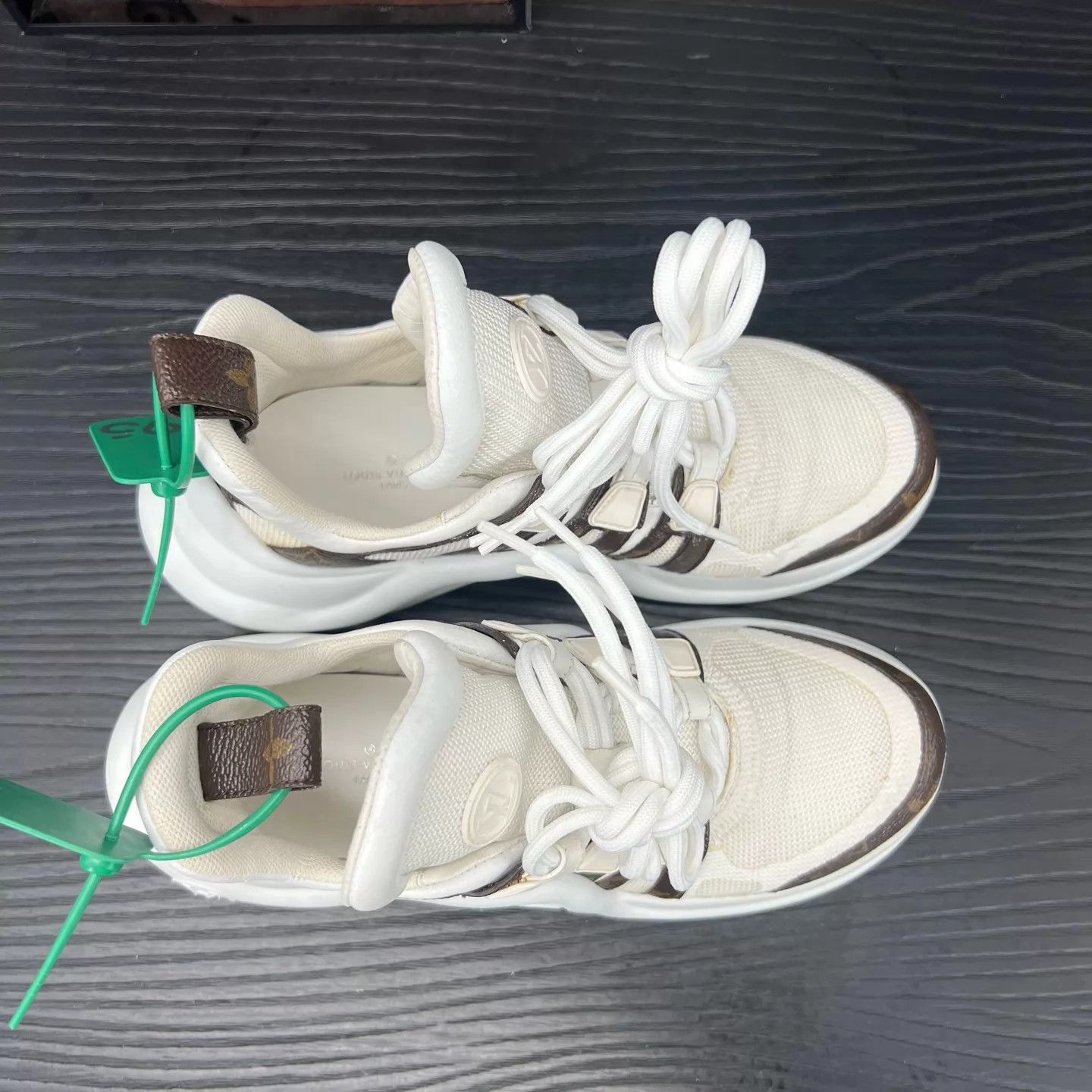 Louis Vuitton LV Archlight White Monogram Sneaker 35.5 Like New Size US 5 / IT 35 - 5 Thumbnail