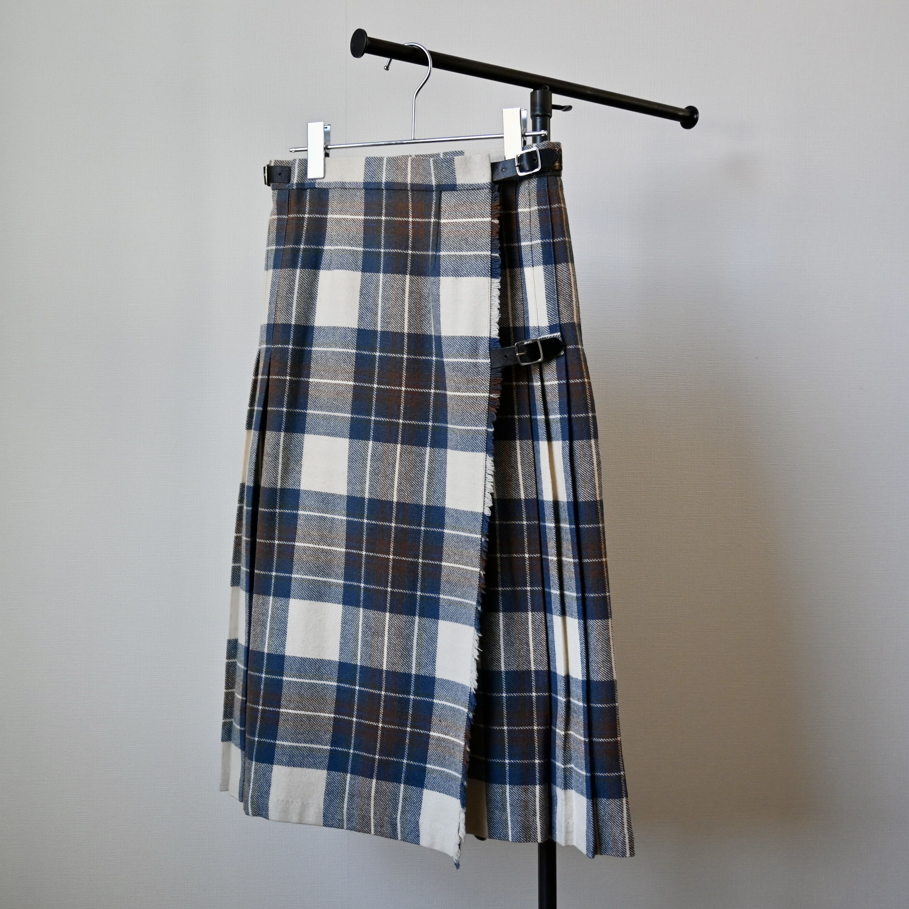 Vintage VTG 1990s James Dalgliesh tartan kilt skirt, made in England Size 30" / US 8 / IT 44 - 1 Thumbnail