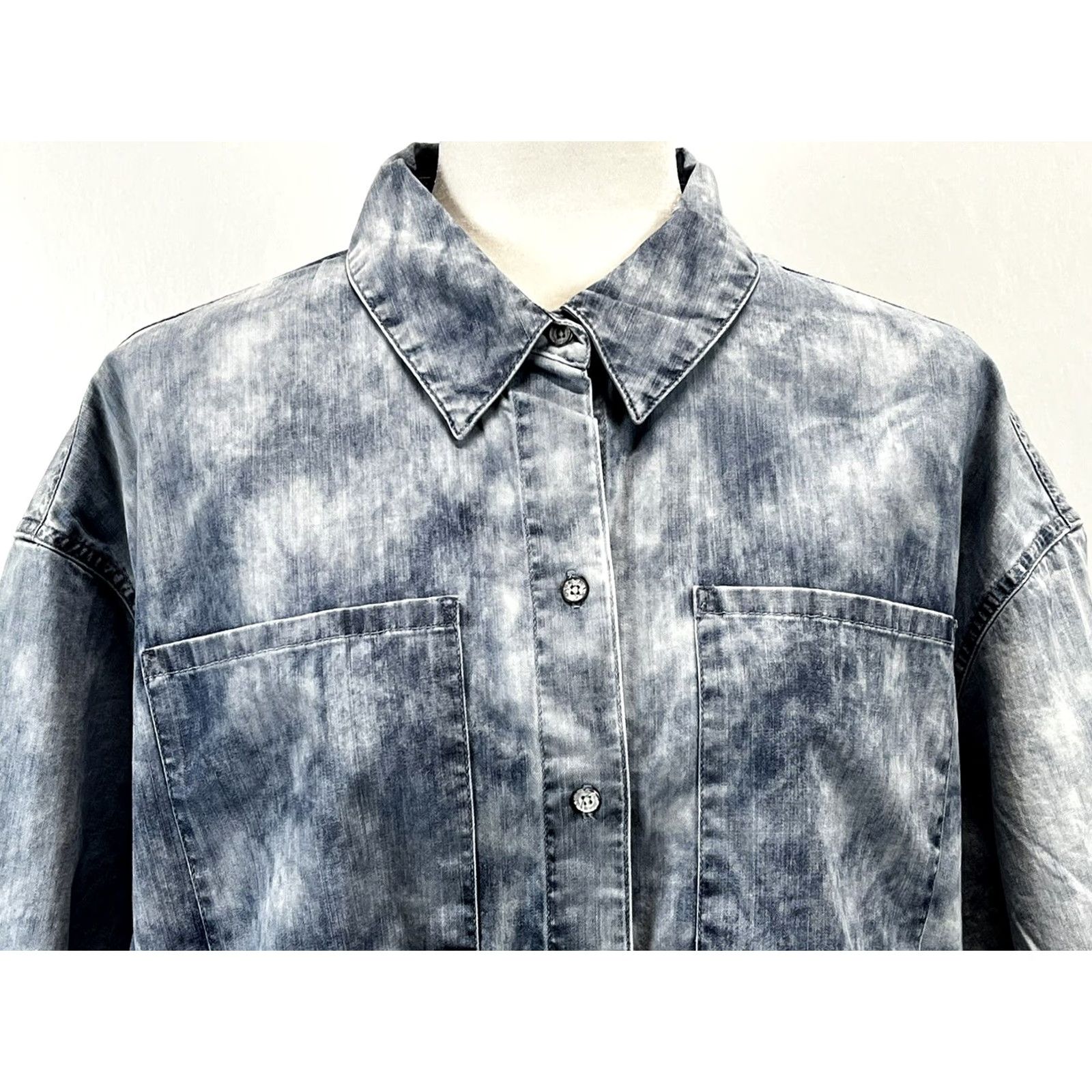 True Religion True Religion Boxy Button Up Shirt Womens L Chambray Denim Blue Short Sleeve Collar Button Size L / US 10 / IT 46 - 5 Thumbnail