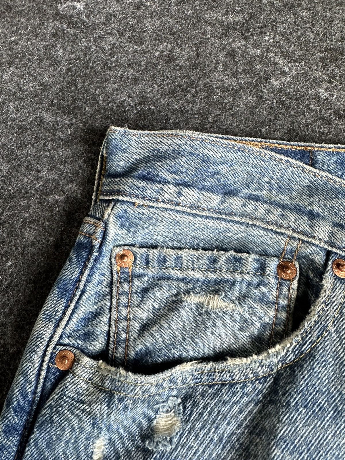 Levi's Distressed Levis 501 Light Blue Denim 33x30 D436 Size US 33 - 5 Thumbnail