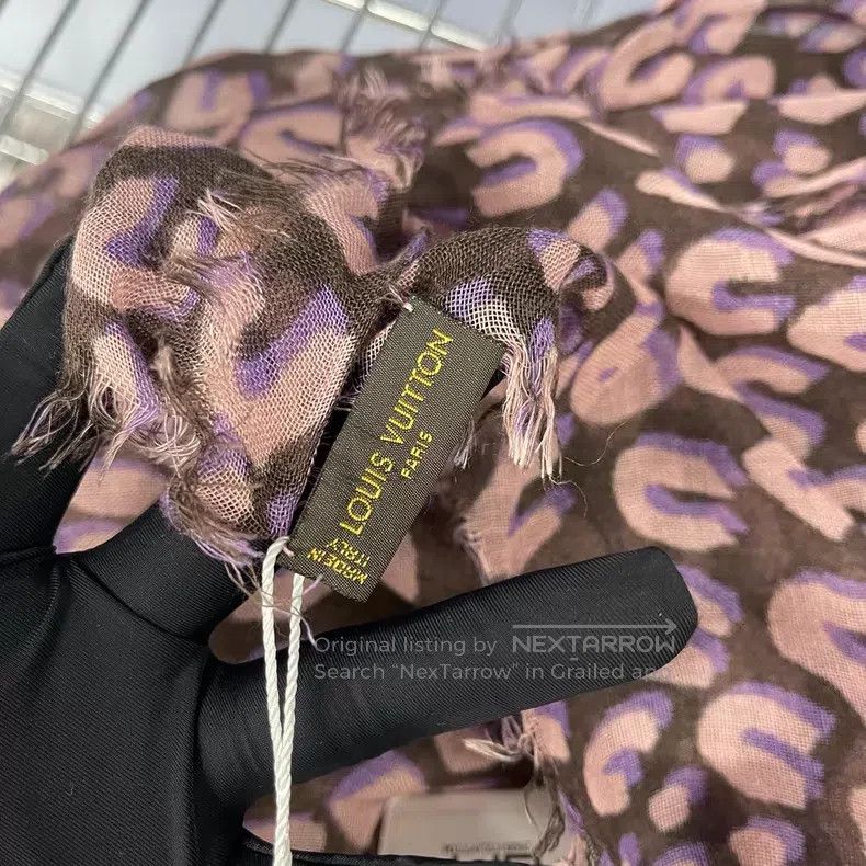 Louis Vuitton Louis Vuitton Purple leopard-print cashmere scarf Size ONE SIZE - 4 Thumbnail