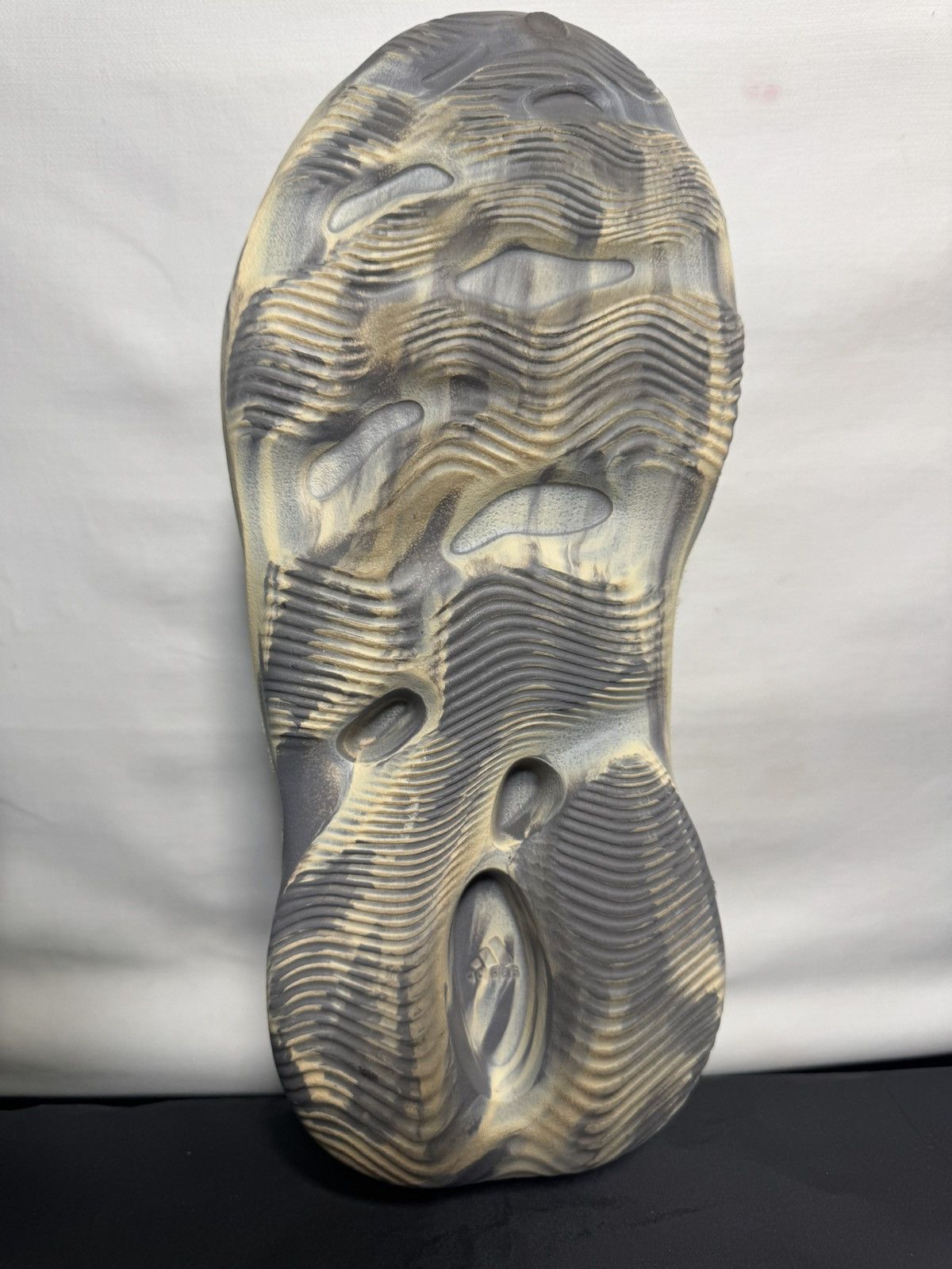 Adidas × Yeezy YZY FOAM RNNR Moon Grey 12US Size US 12 / EU 45 - 4 Thumbnail