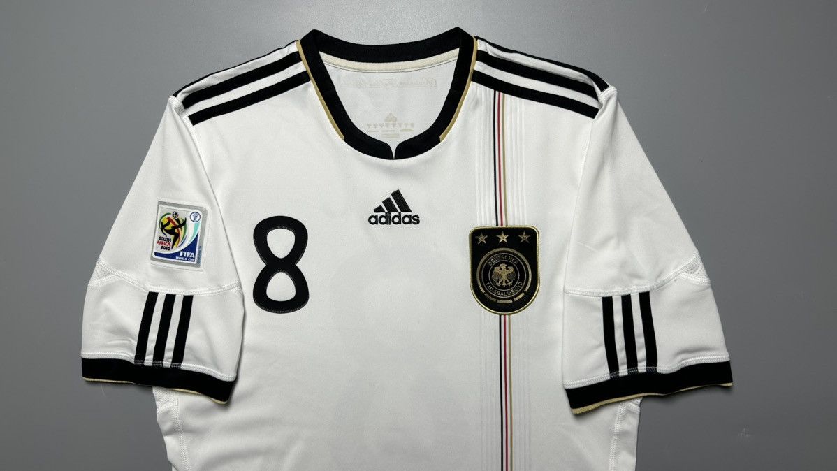 Vintage GERMANY ADIDAS 2010 WORLD CUP FOOTBALL JERSEY #8 OZIL Size US M / EU 48-50 / 2 - 3 Thumbnail