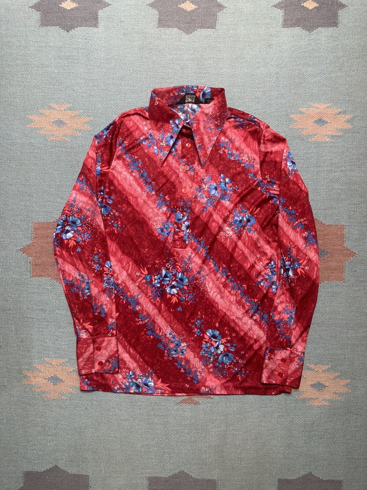 Vintage 70s polyester disco shirt popover flowers dagger mod women L Size US L / EU 52-54 / 3 - 1 Thumbnail