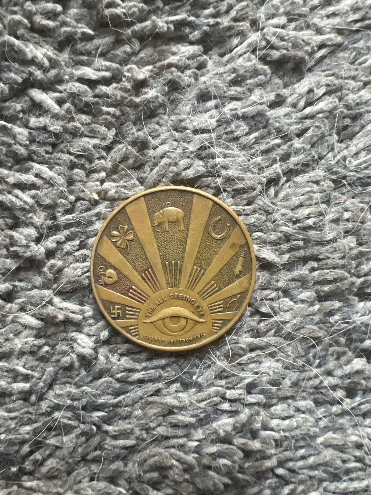 Vintage Good Luck Coin Size ONE SIZE - 2 Thumbnail