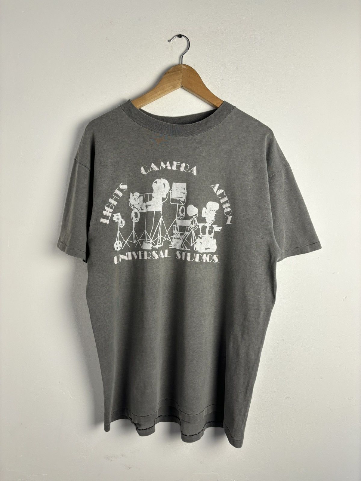 Hanes Vintage 90s Universal Studios Crazy Faded Singlestitch Tee Size US XL / EU 56 / 4 - 1 Thumbnail