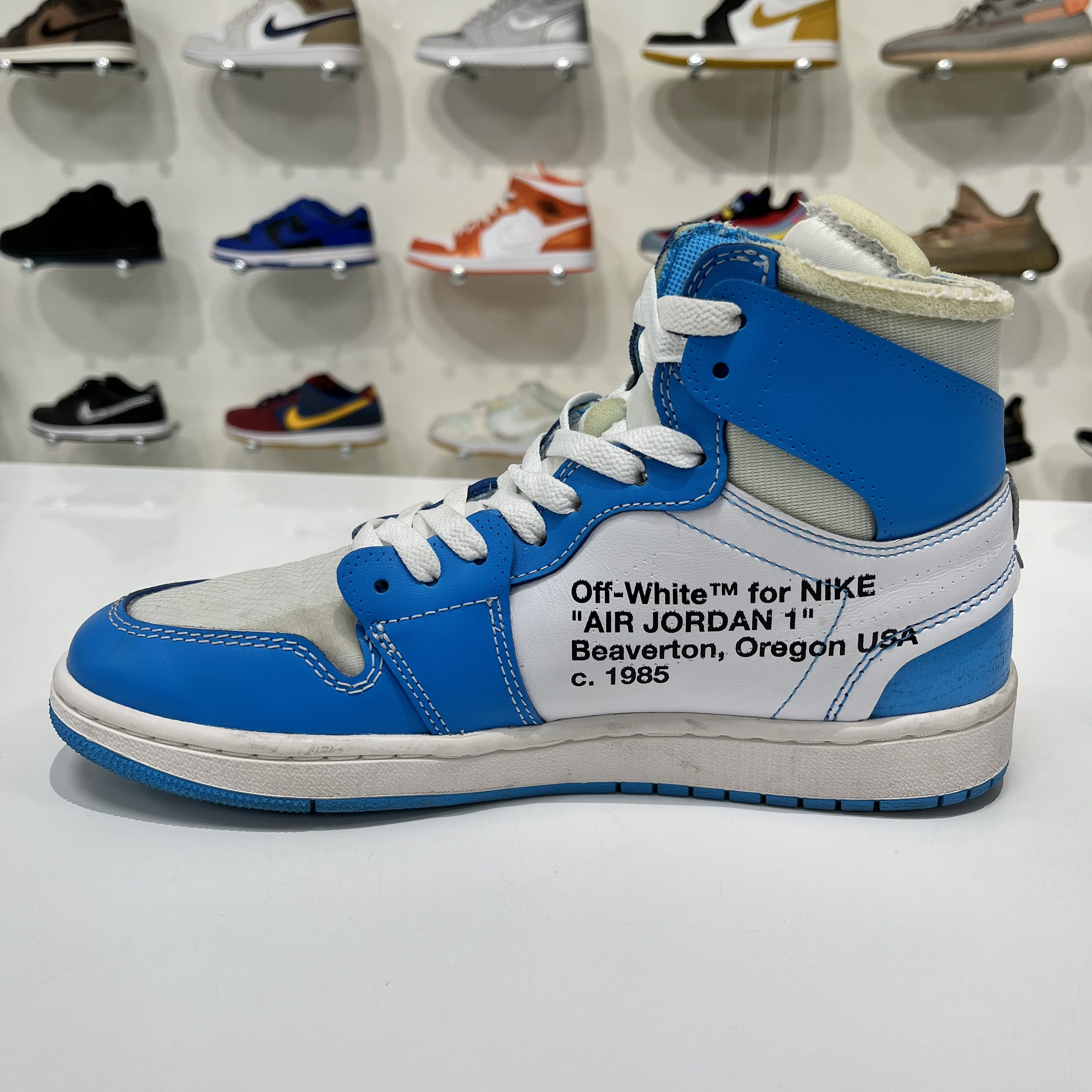 Nike × Off-White Air Jordan 1 Retro High OG x Off-White UNC Size US 8.5 / EU 41-42 - 12 Thumbnail