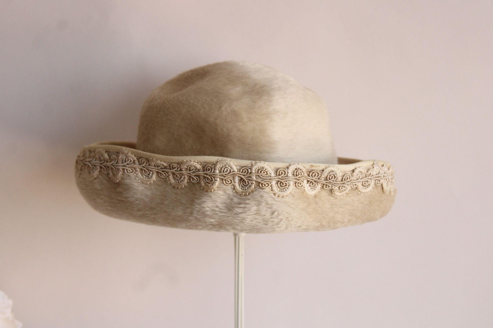 Vintage Vintage 1960s womens Hat, Lilli of California Faux Fur Wool Size ONE SIZE - 9 Thumbnail