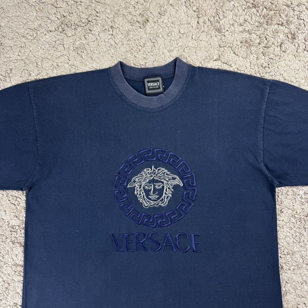 Versace Vintage Versace Embroidery Logo T-shirt Size US L / EU 52-54 / 3 - 5 Thumbnail