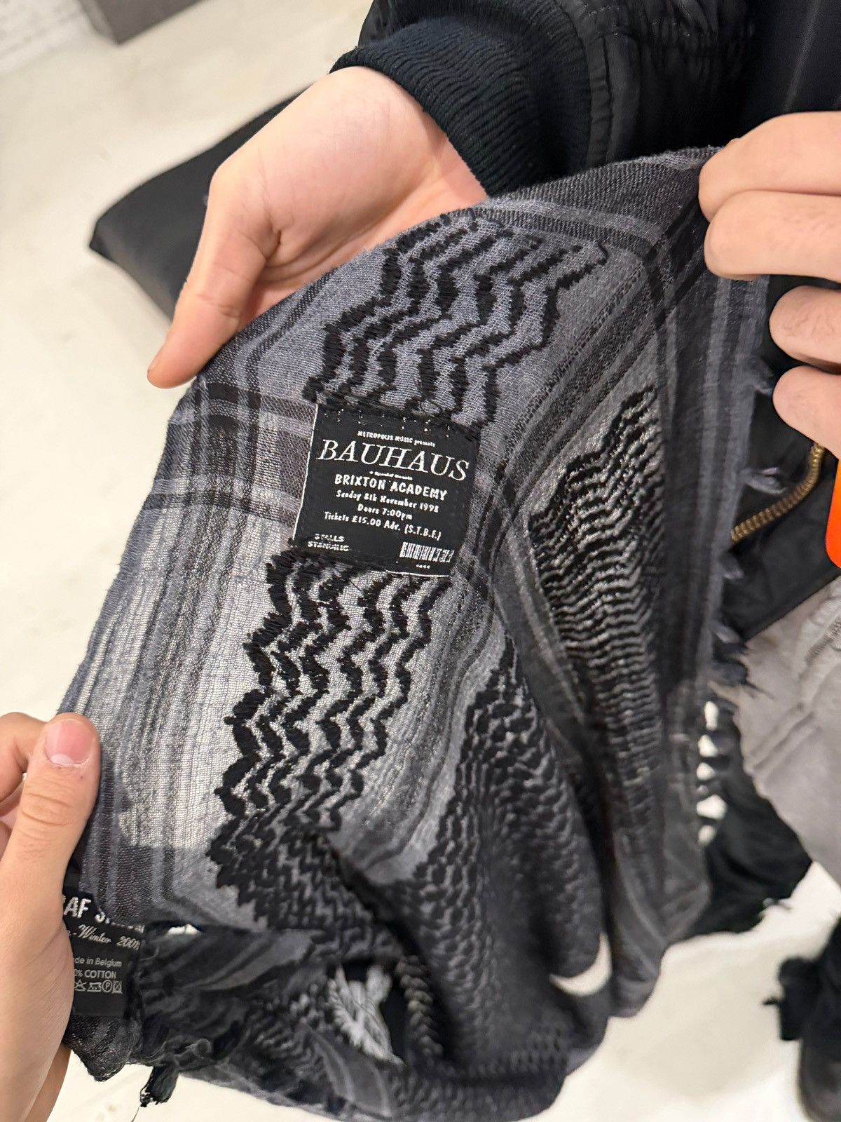Raf Simons A/W 01-02 RAF SIMONS ‘RIOT RIOT RIOT’ KEFFIYEH SCARF Size ONE SIZE - 4 Thumbnail