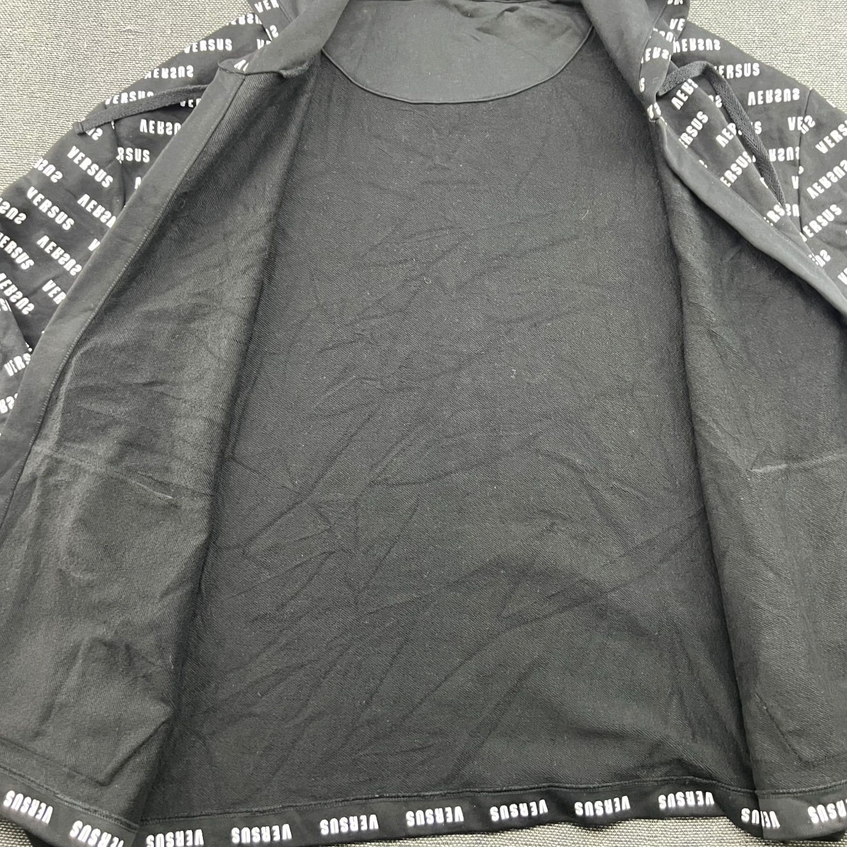 Versace Versace Versus Hoodie Sweatshirt 2XL Drawstrings AOP Spellout Black White Mens Pullover Hooded Pockets Cotton Canvas Long Sleeve Round Neck NY Style Size US XXL / EU 58 / 5 - 7 Thumbnail