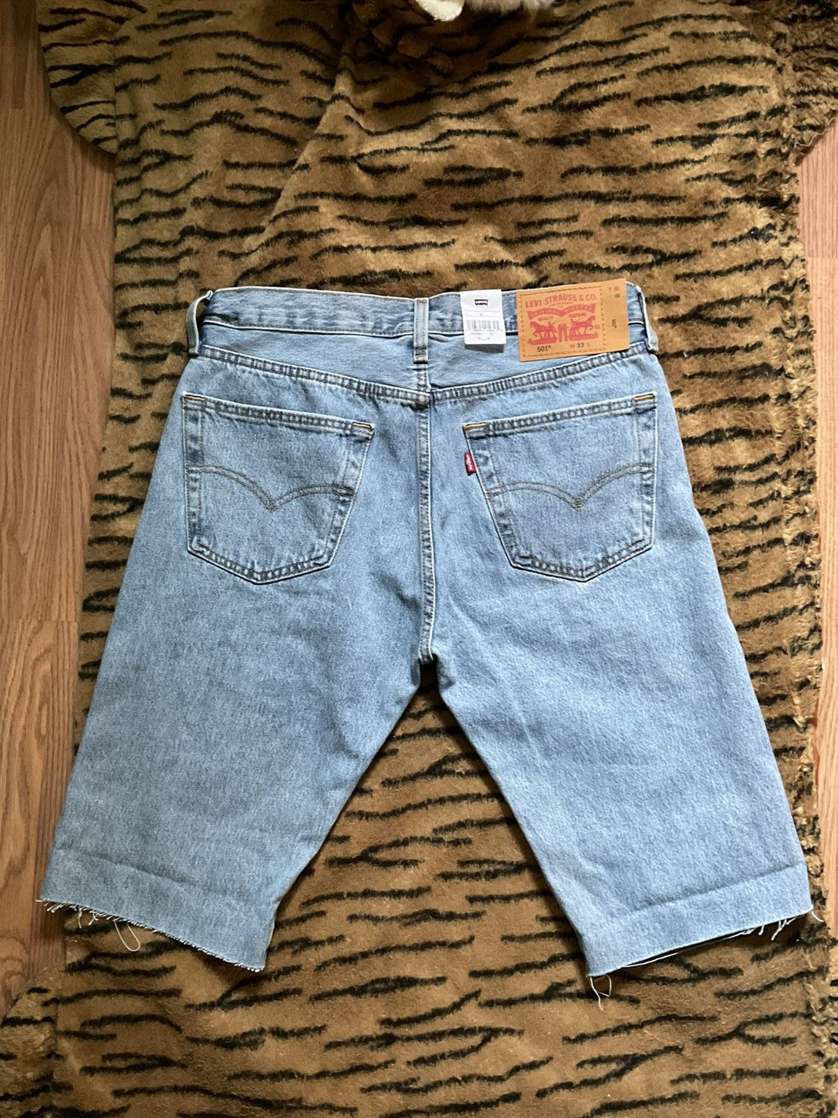 Levi's Brand new Levi denim shorts Size US 33 - 2 Thumbnail