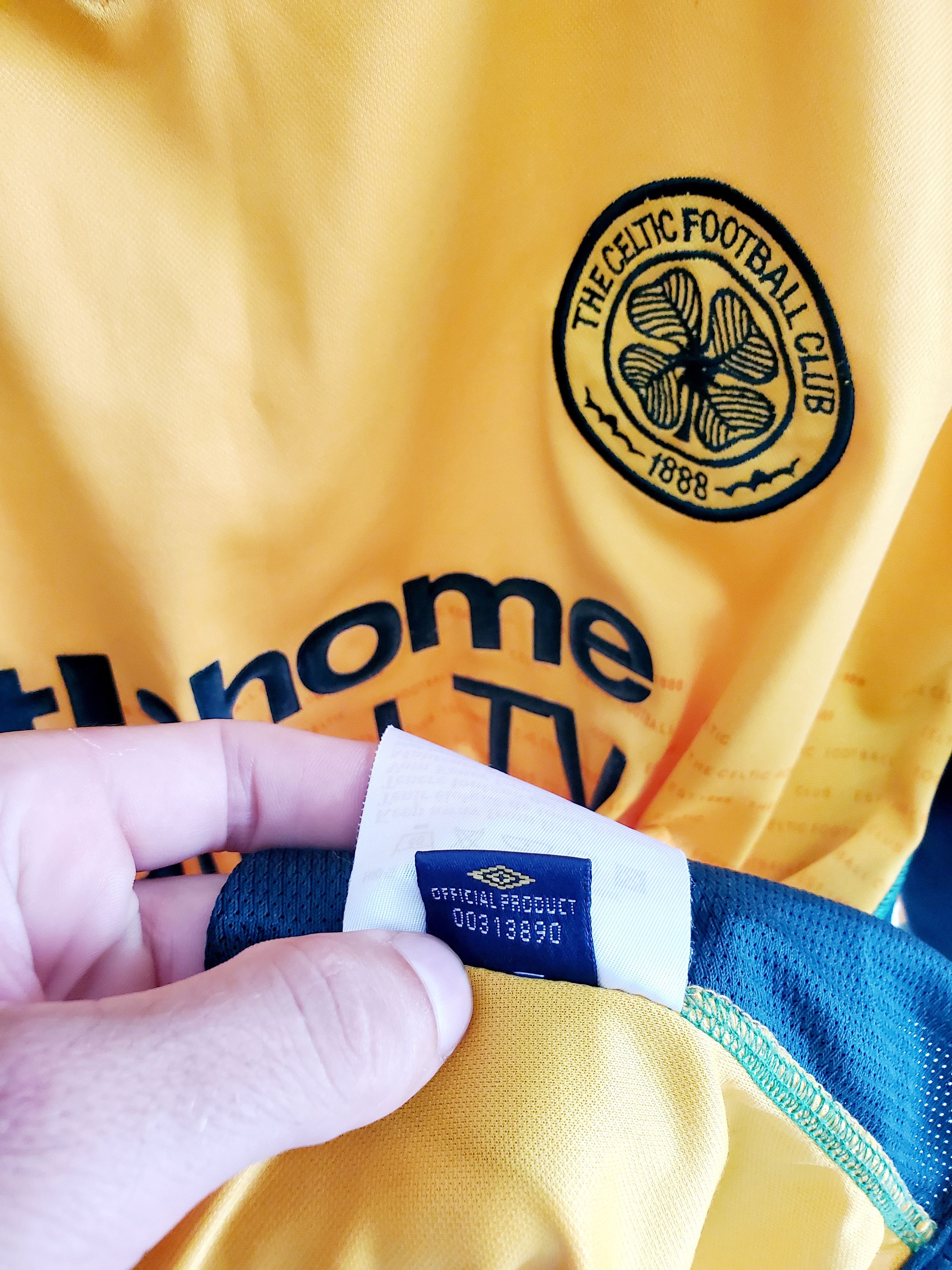 Umbro × Vintage Vintage Celtic Scottish 2002/2003 Away soccer jersey size Xl Size US XL / EU 56 / 4 - 6 Thumbnail